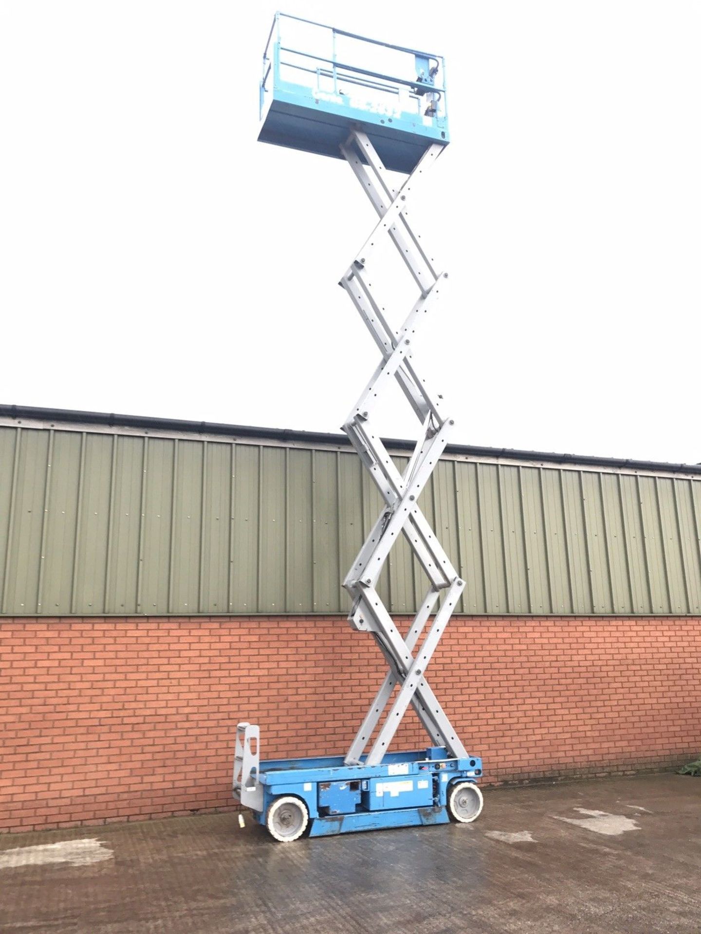 Genie GS2632 scissor lift cherry Picker - Image 6 of 8