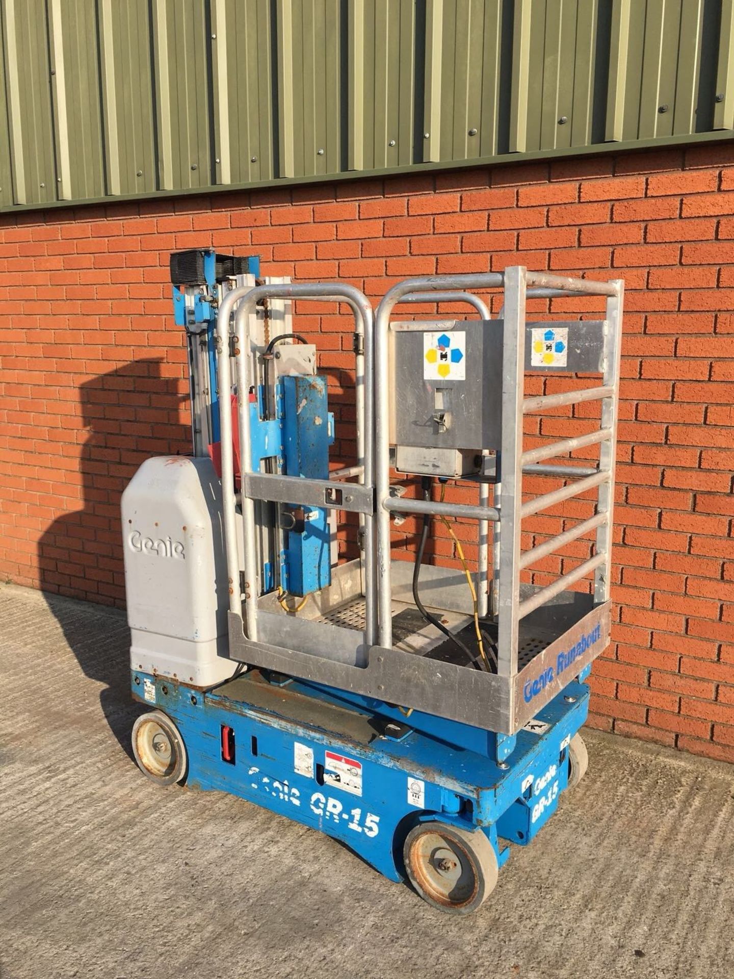 2005 Genie GR15 scissor lift cherry Picker - Image 4 of 10