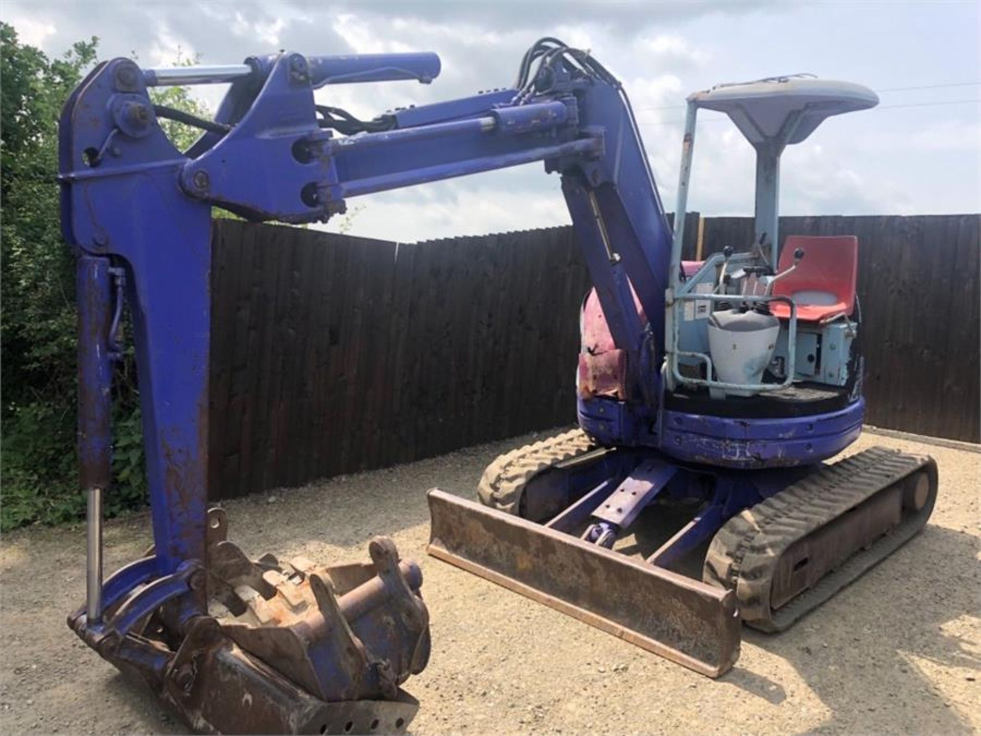 KOMATSU PC38UU 4 TON RUBBER TRACKS 3 BUCKETS EXCAVATOR - Image 11 of 11