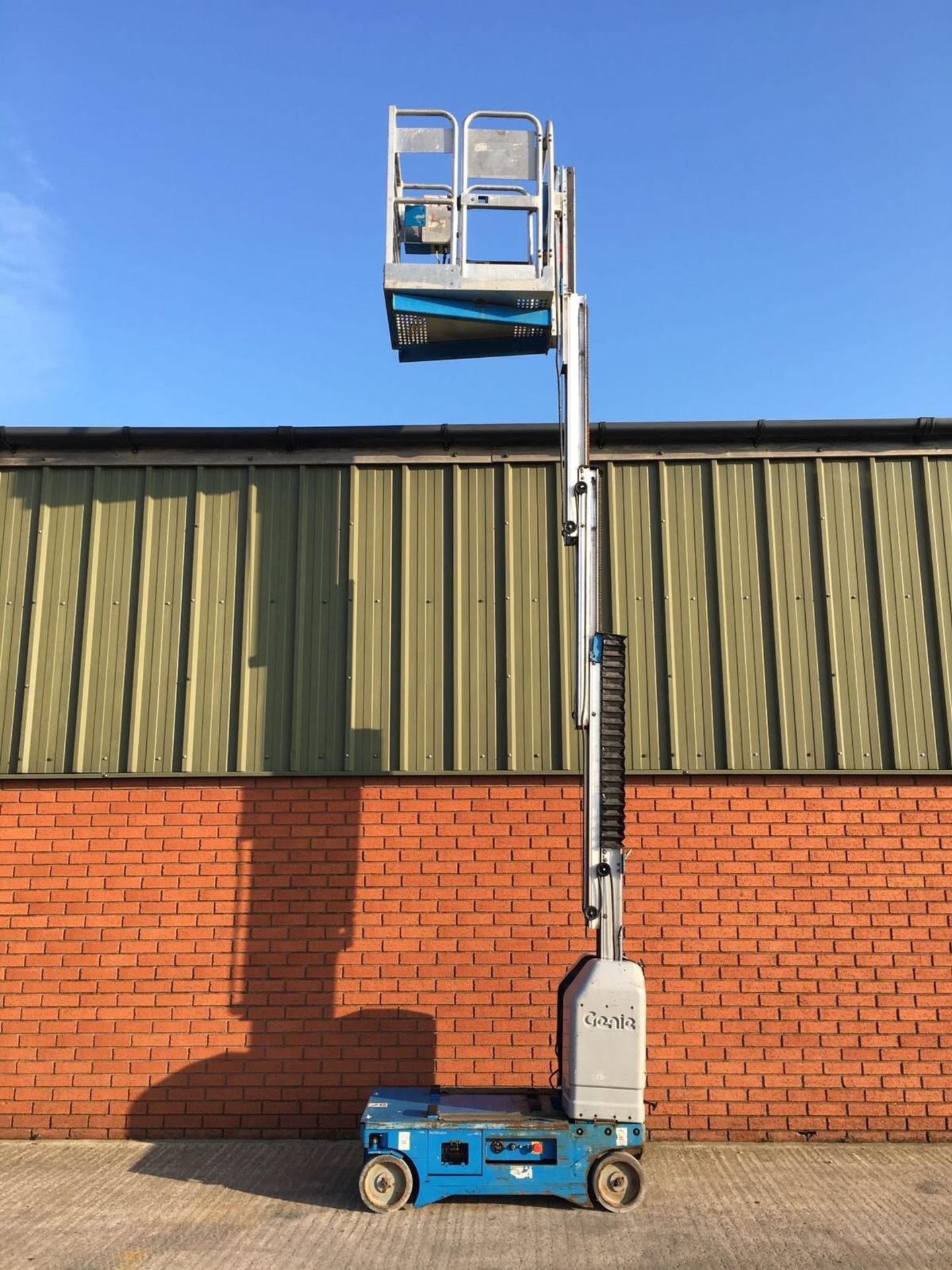 2005 Genie GR15 scissor lift cherry Picker - Image 6 of 10