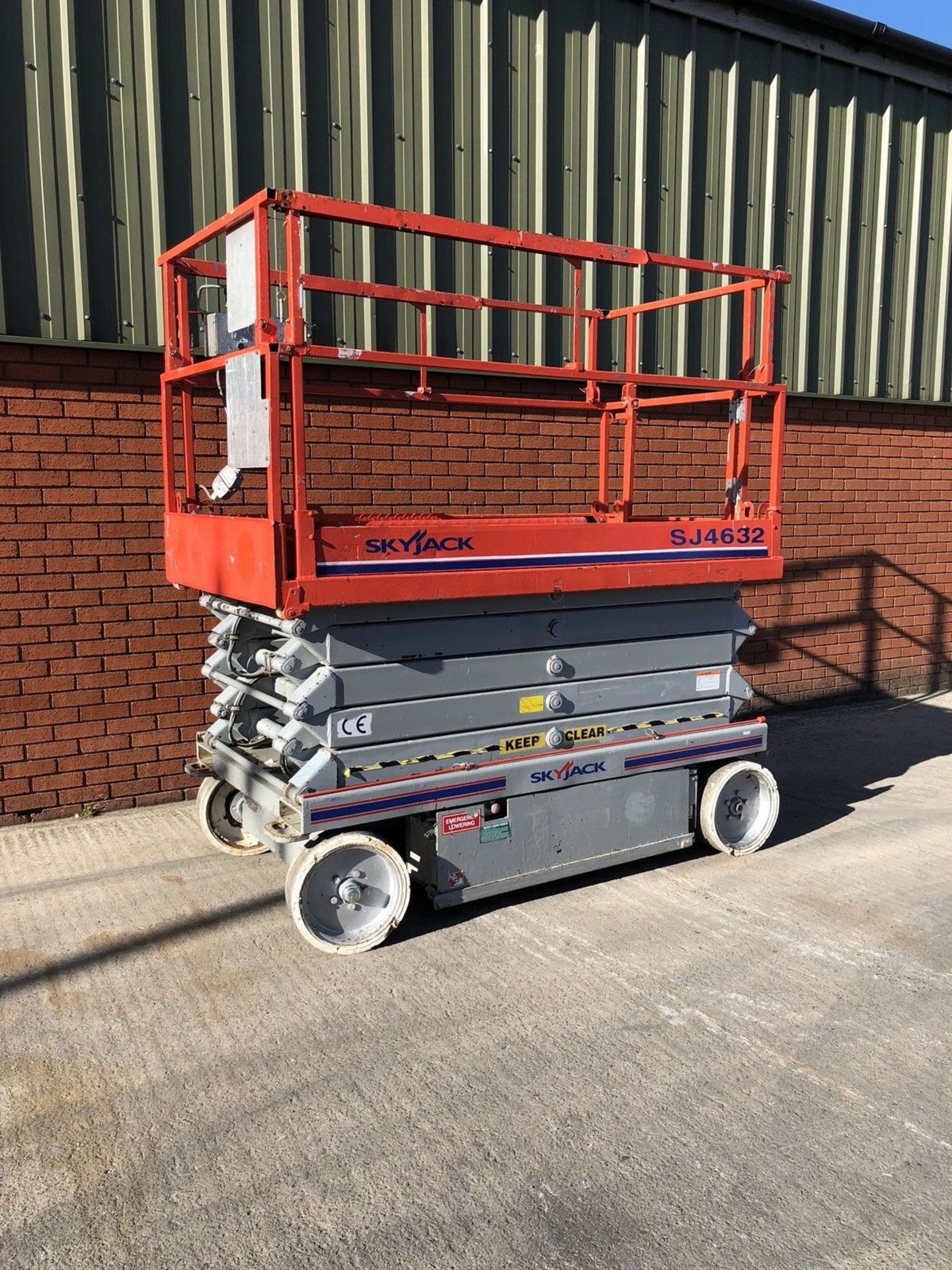 2005 Skyjack SJ4632 scissor lift cherry Picker