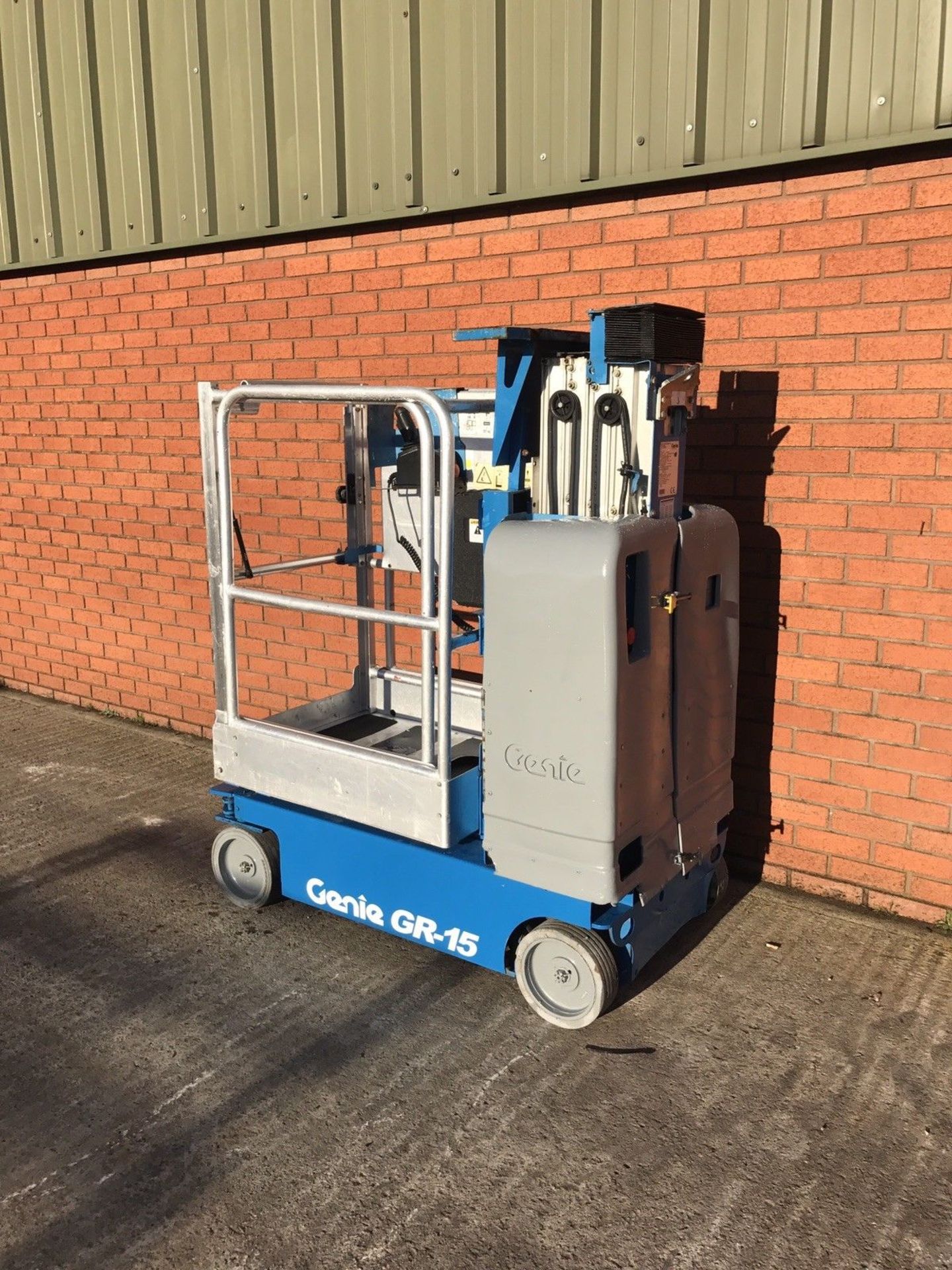 2006 Genie GR15 scissor lift cherry Picker - Image 2 of 9