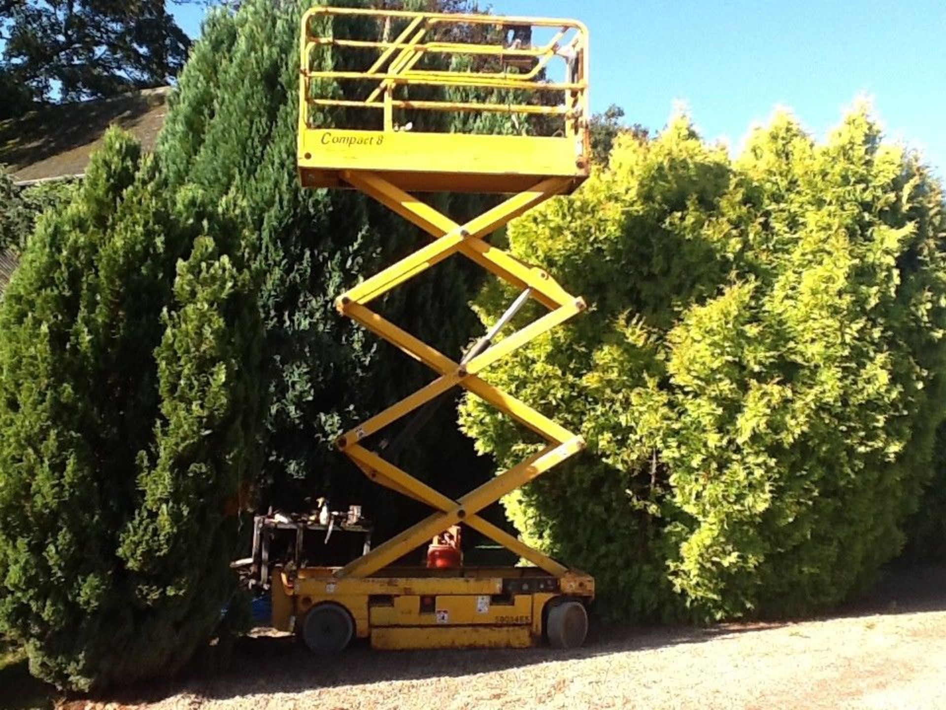 Battery Scissor Lift - Image 3 of 7