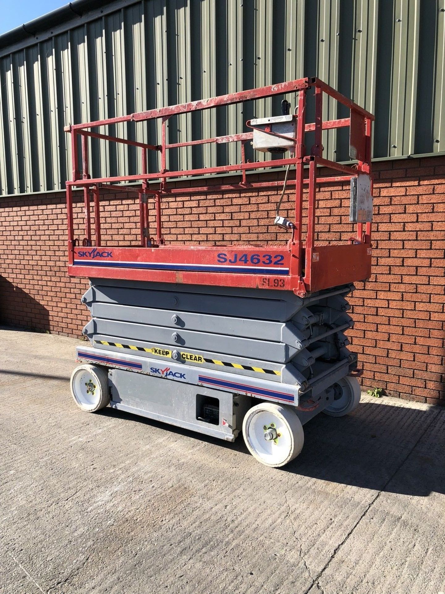 2007 Skyjack SJ4632 scissor lift cherry Picker - Image 4 of 11