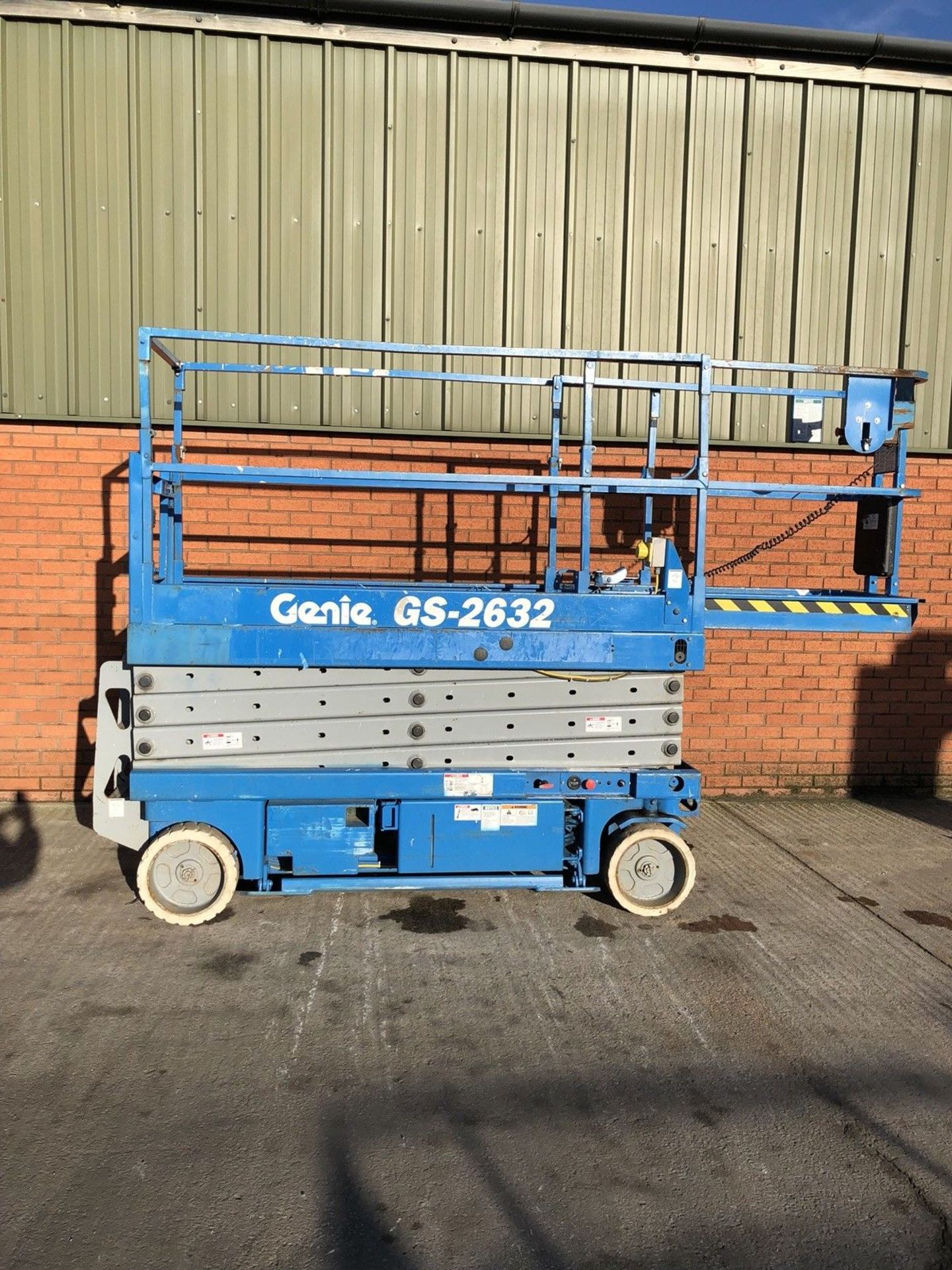 Genie GS2632 scissor lift cherry Picker - Image 5 of 8