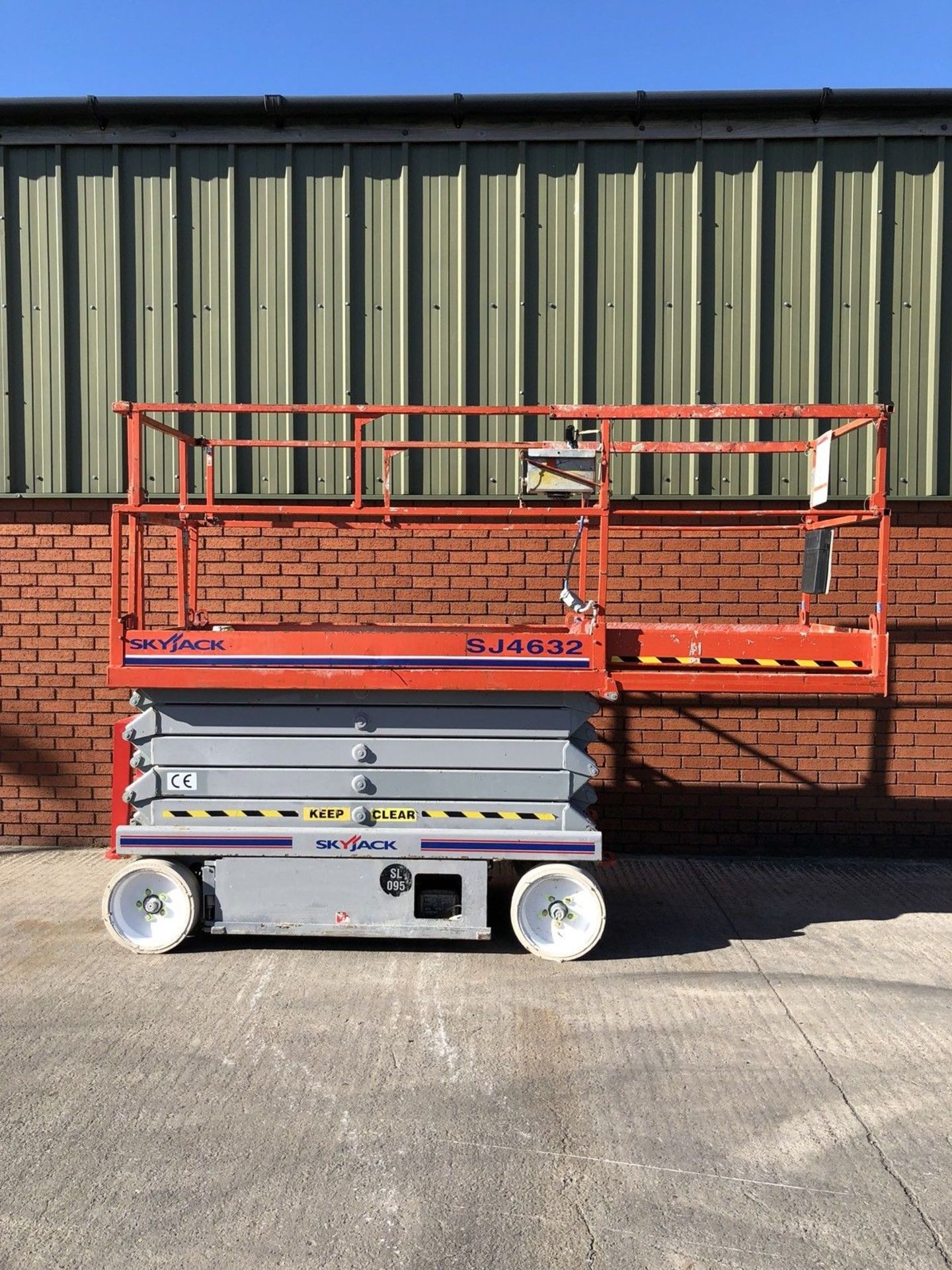 2007 Skyjack SJ4632 scissor lift cherry Picker - Image 7 of 9