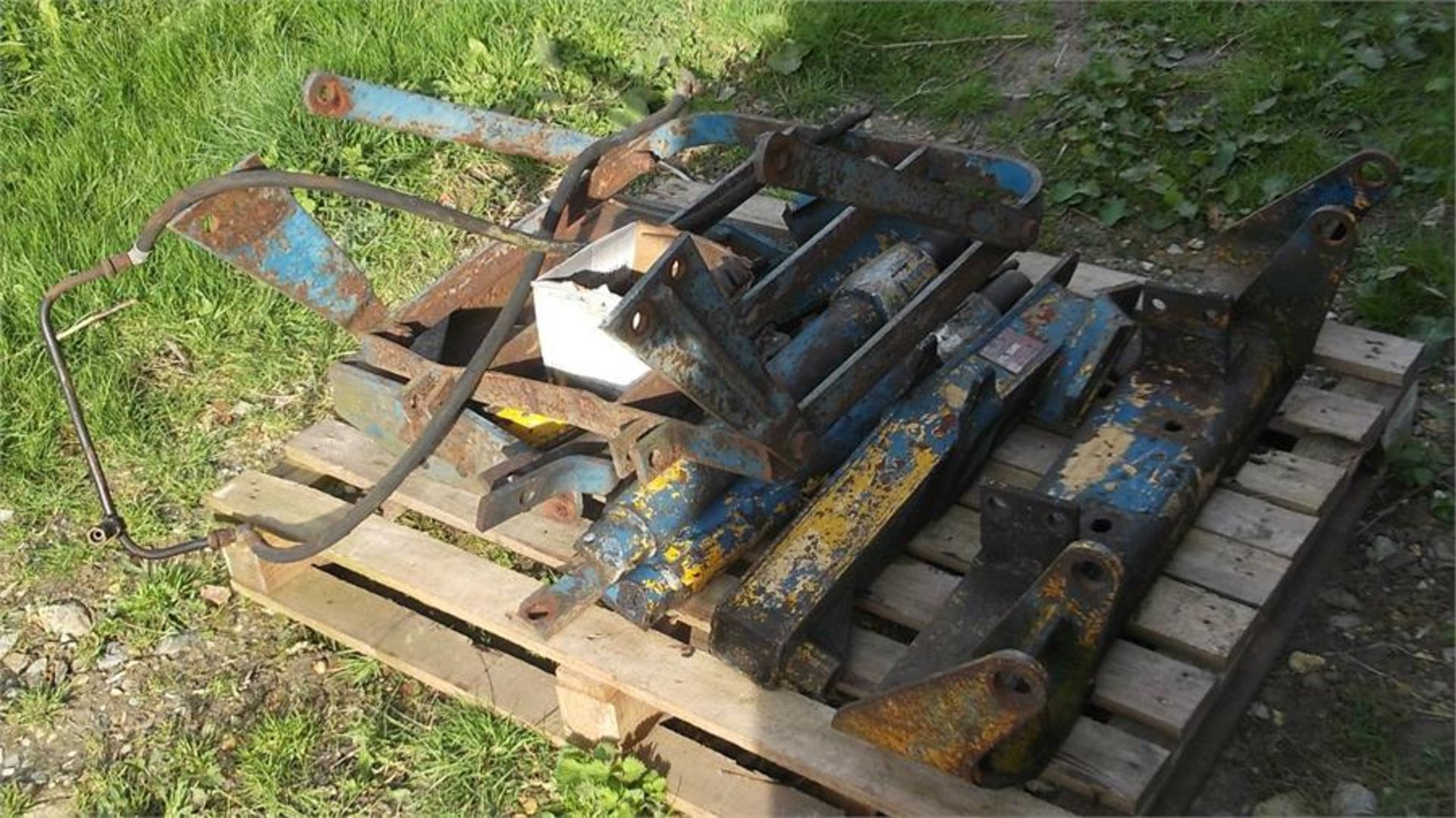 Ford Tractor Steel Fab front loader - Image 5 of 5