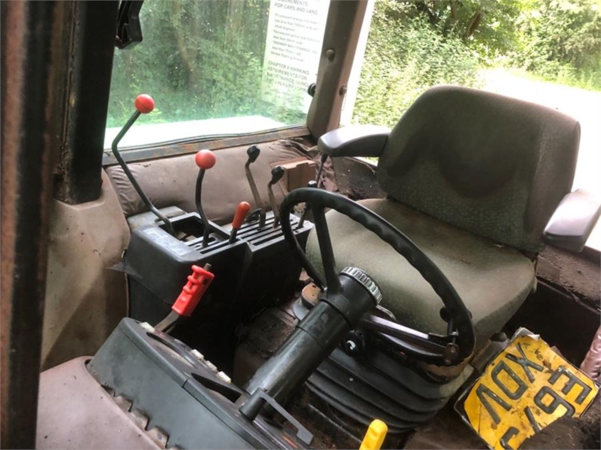 JOHN DEERE 3050 4WD TRACTOR SG2 CAB - Image 6 of 8