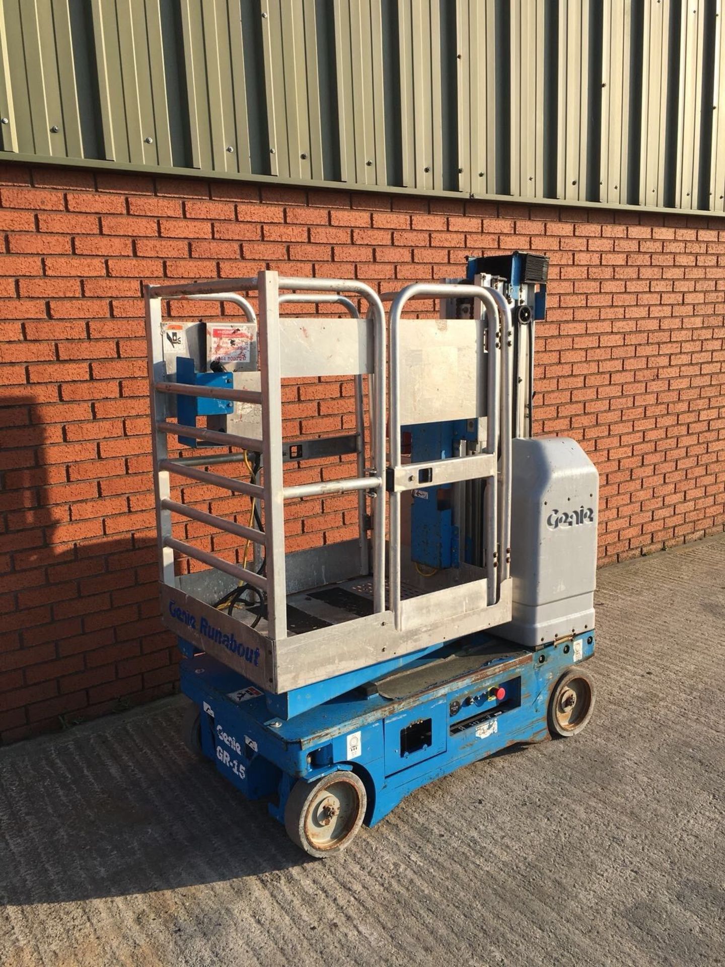 2005 Genie GR15 scissor lift cherry Picker