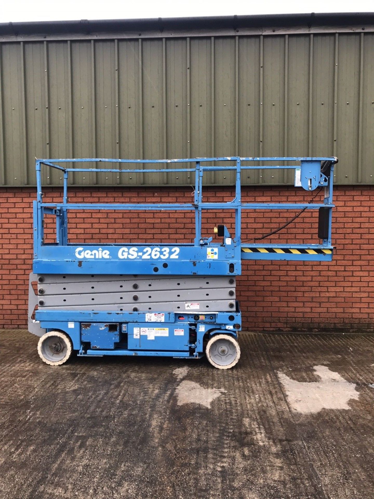 Genie GS2632 scissor lift cherry Picker - Image 5 of 8