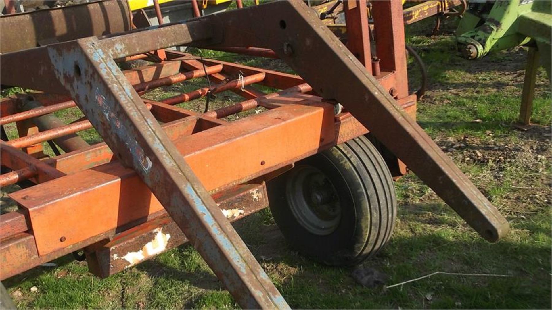 Ford Tractor Steel Fab front loader - Image 3 of 5