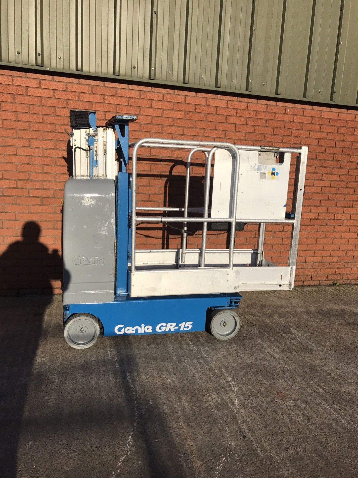 2006 Genie GR15 scissor lift cherry Picker - Image 5 of 9