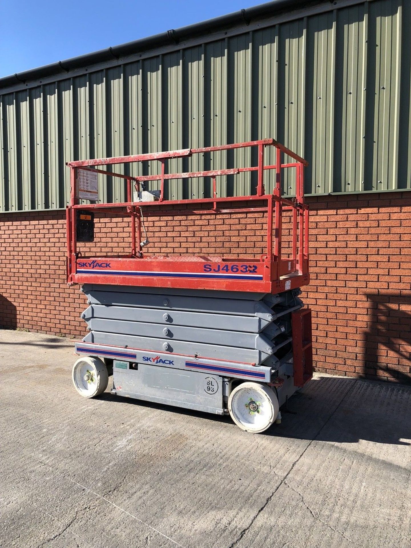 2007 Skyjack SJ4632 scissor lift cherry Picker - Image 2 of 11