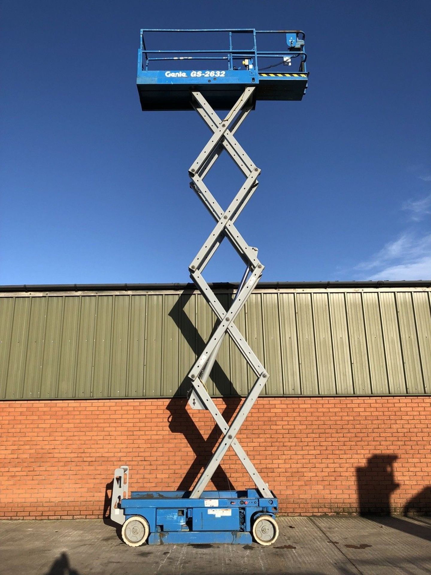 Genie GS2632 scissor lift cherry Picker - Image 6 of 8