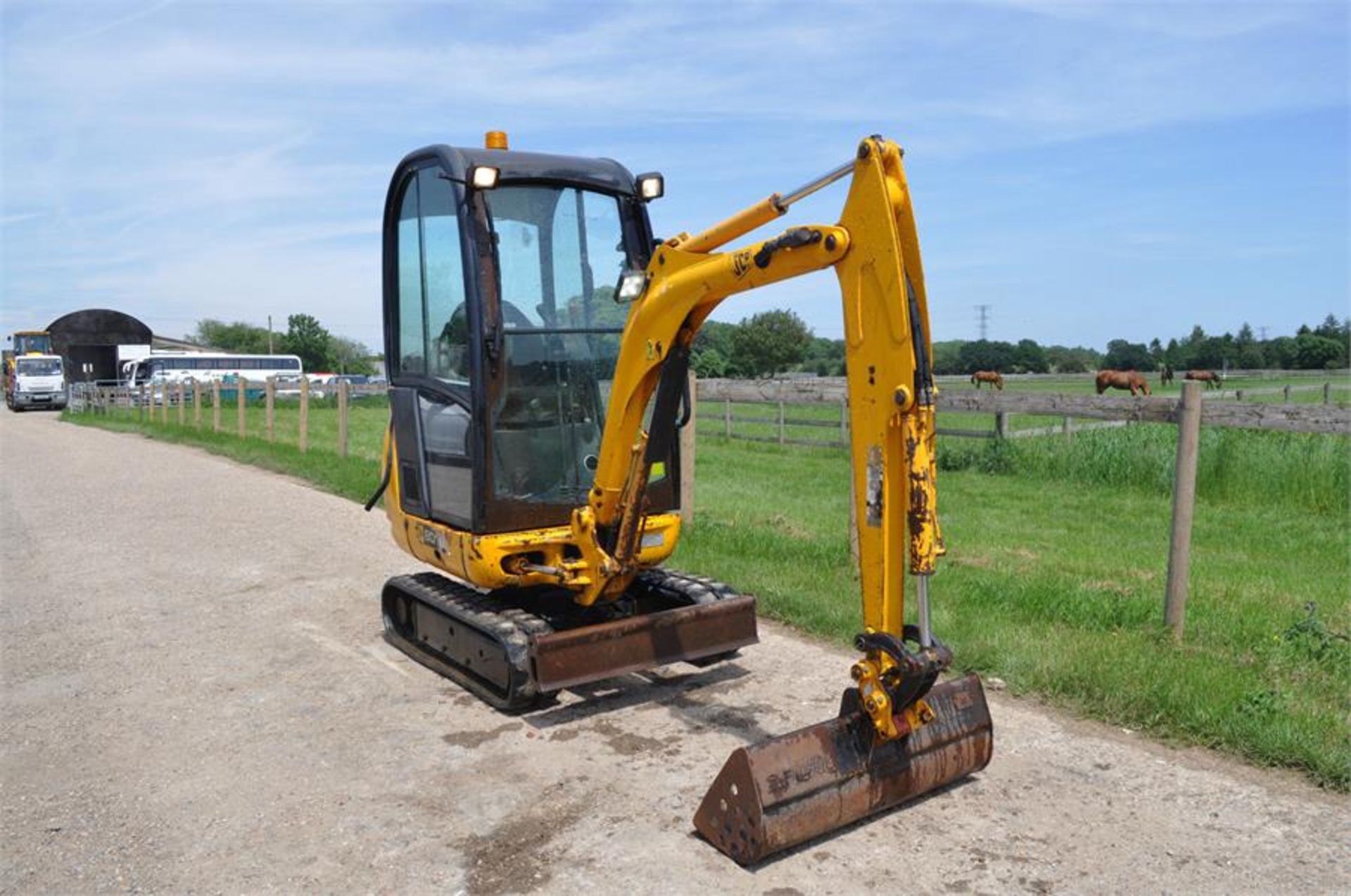 JCB 8018 CTS year 2008 FULL CAB Mini Excavator / Digger - Image 10 of 11