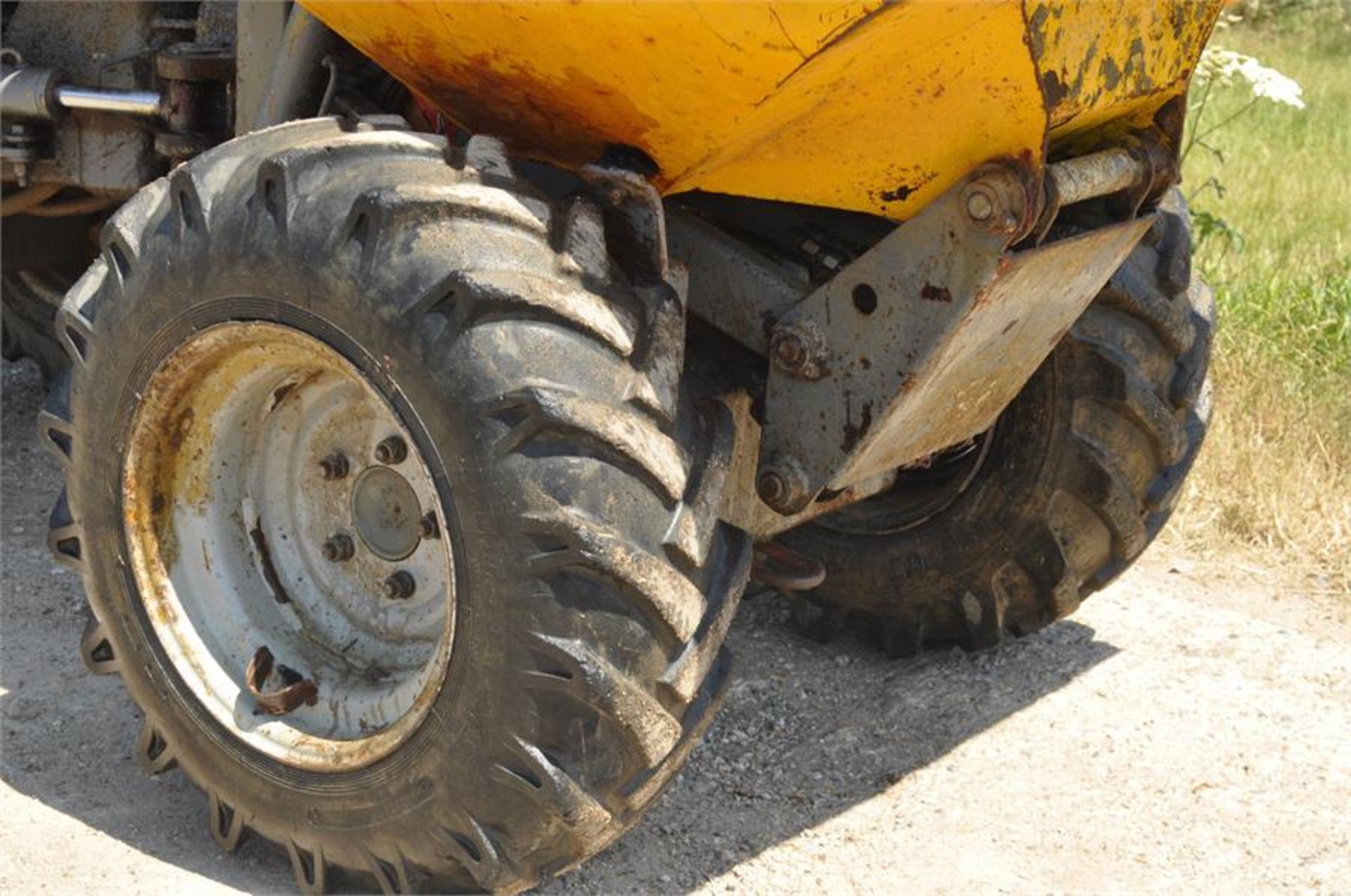 LIFTON NEUSON 850 year 2002 850 kg HIGH TIP DUMPER Yanmar Diesel - Image 2 of 11