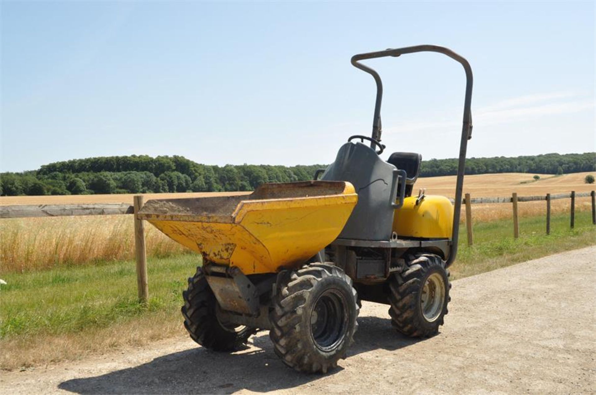 LIFTON NEUSON 850 year 2002 850 kg HIGH TIP DUMPER Yanmar Diesel - Image 11 of 11