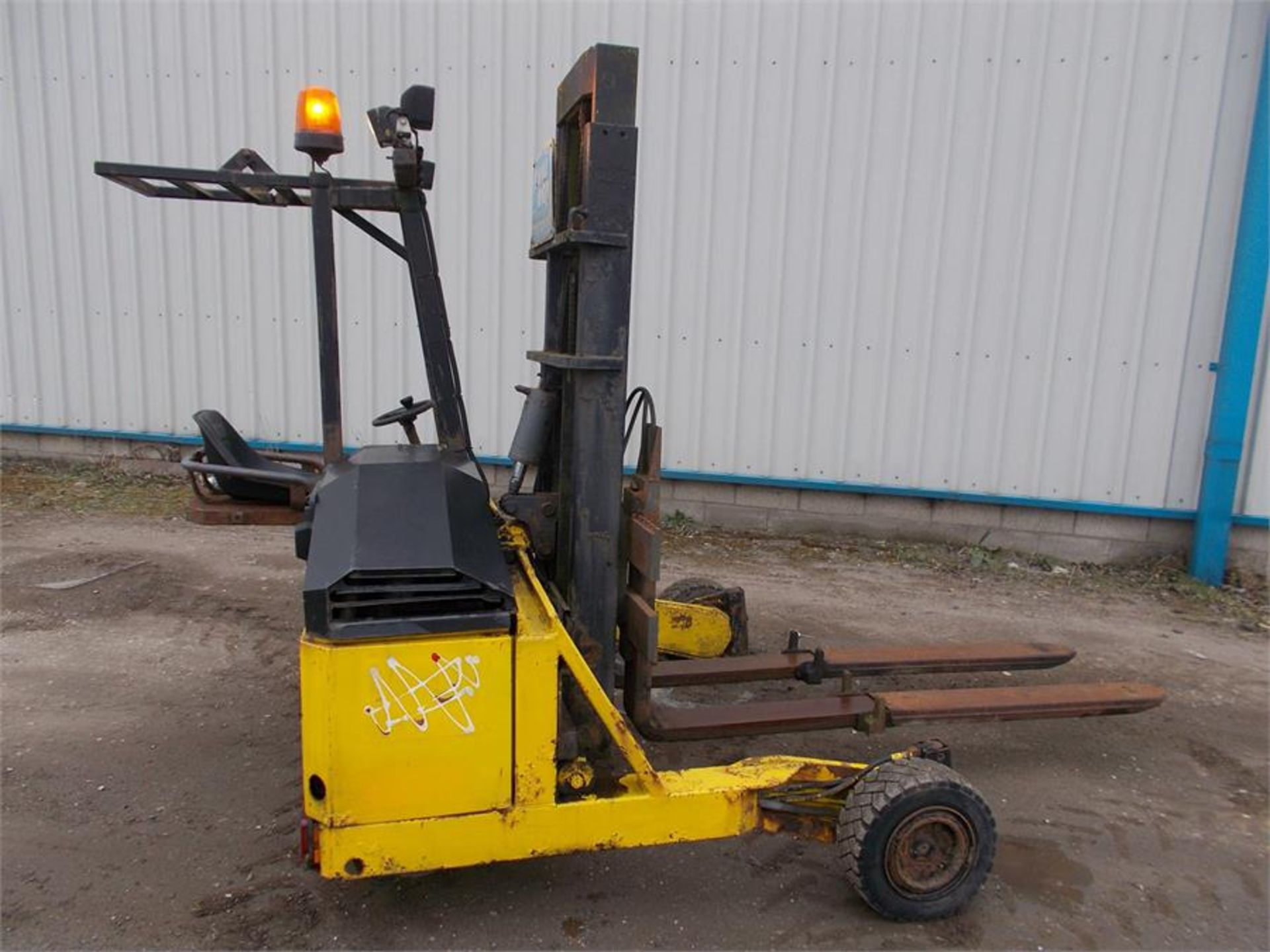 Kooi aap 2028 truck mounted forklift 2 t lift weighs 1710 kg - Image 8 of 11