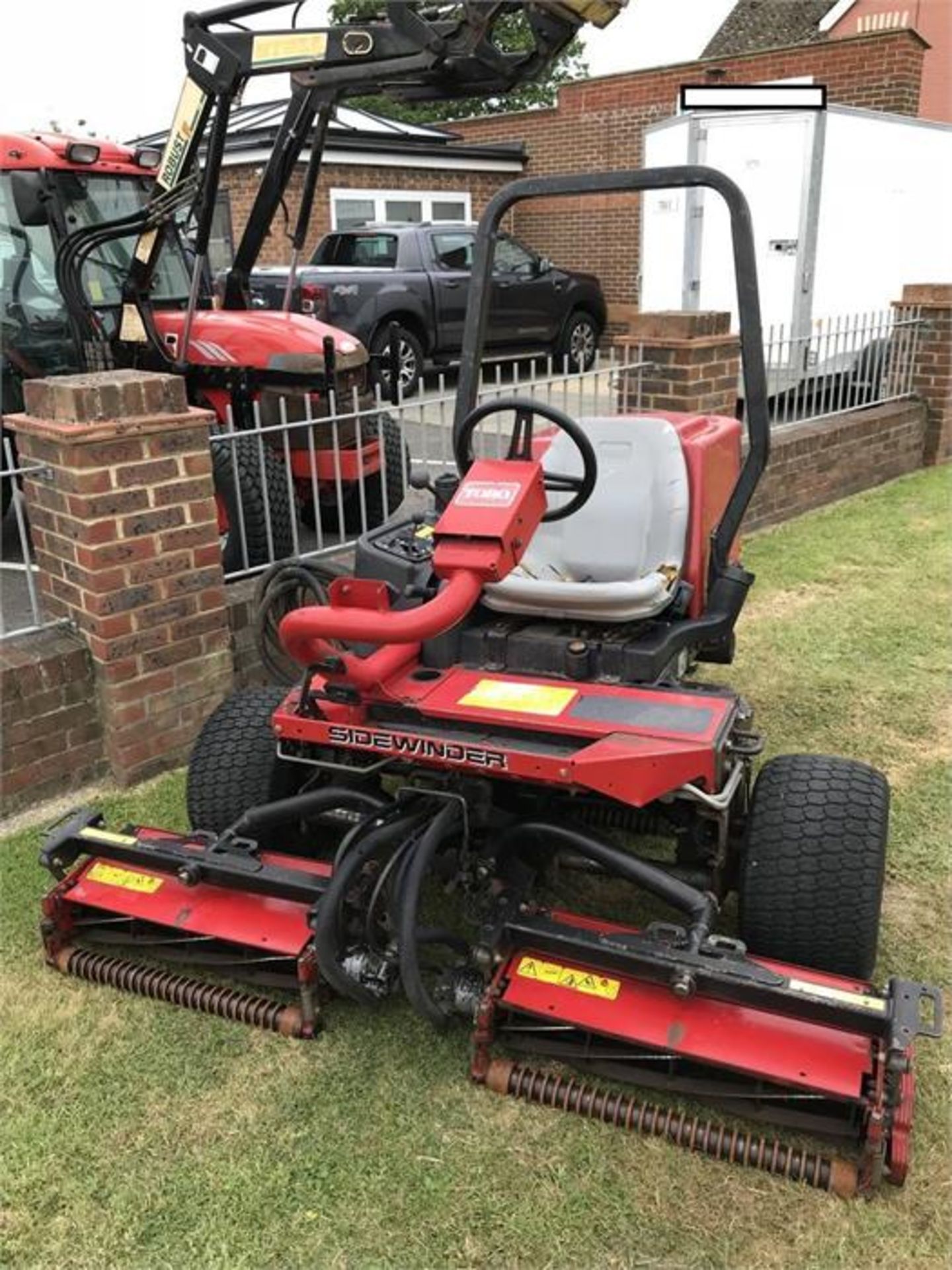 Toro Reelmaster 3100-D Sidewinder triple mower - Image 3 of 7