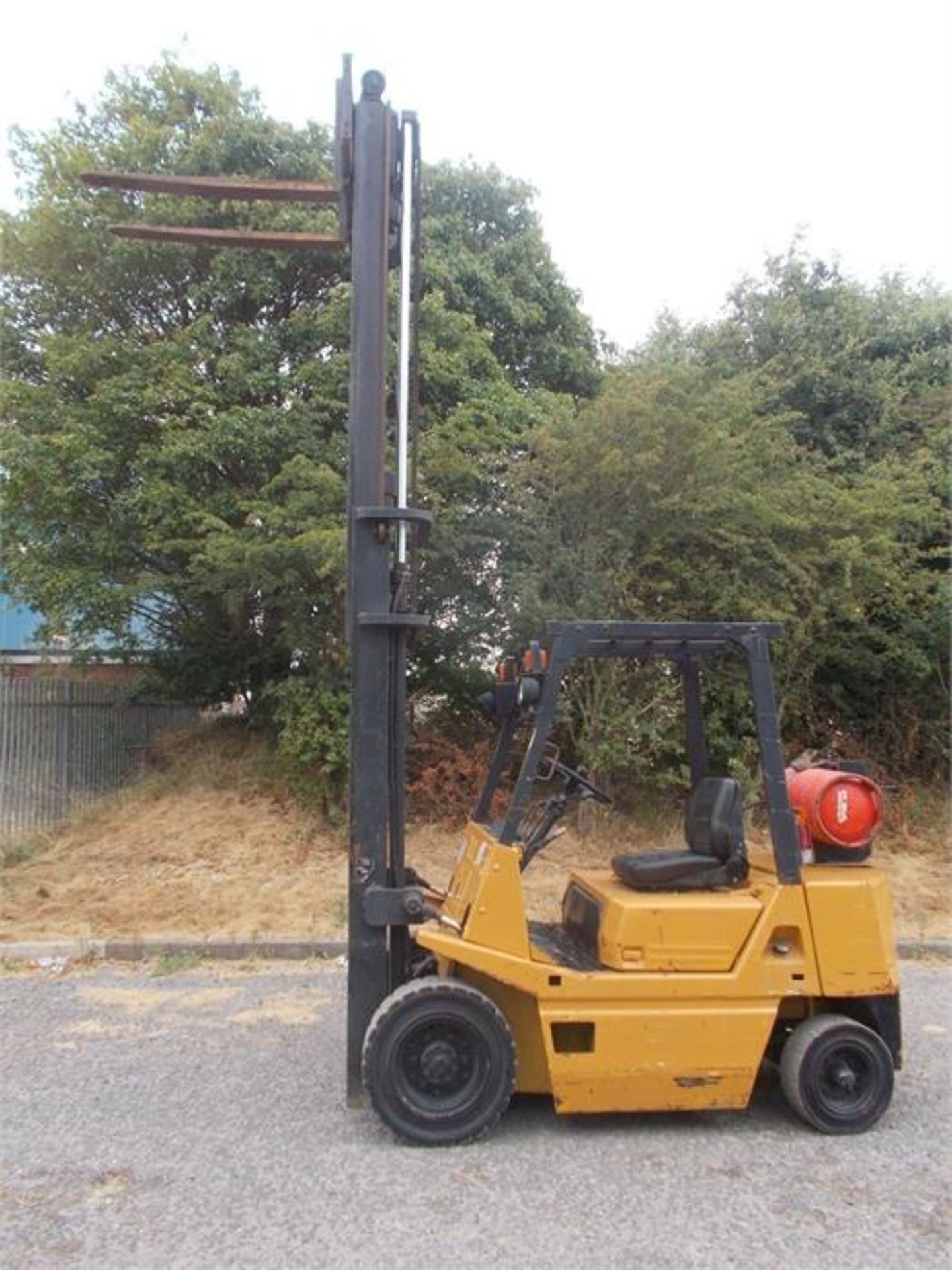 CM FG25 fork lift 2.5 ton Delivery arranged 3.75 metres lift height - Image 2 of 9