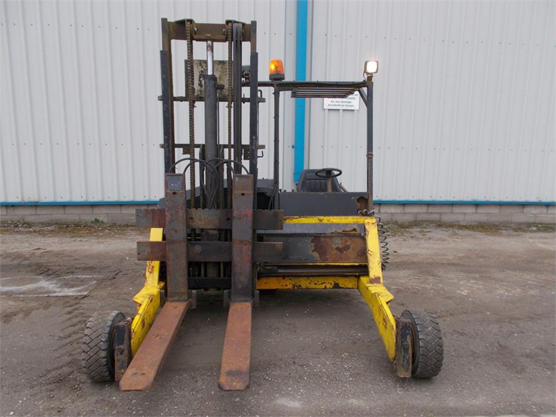 Kooi aap 2028 truck mounted forklift 2 t lift weighs 1710 kg - Image 7 of 11