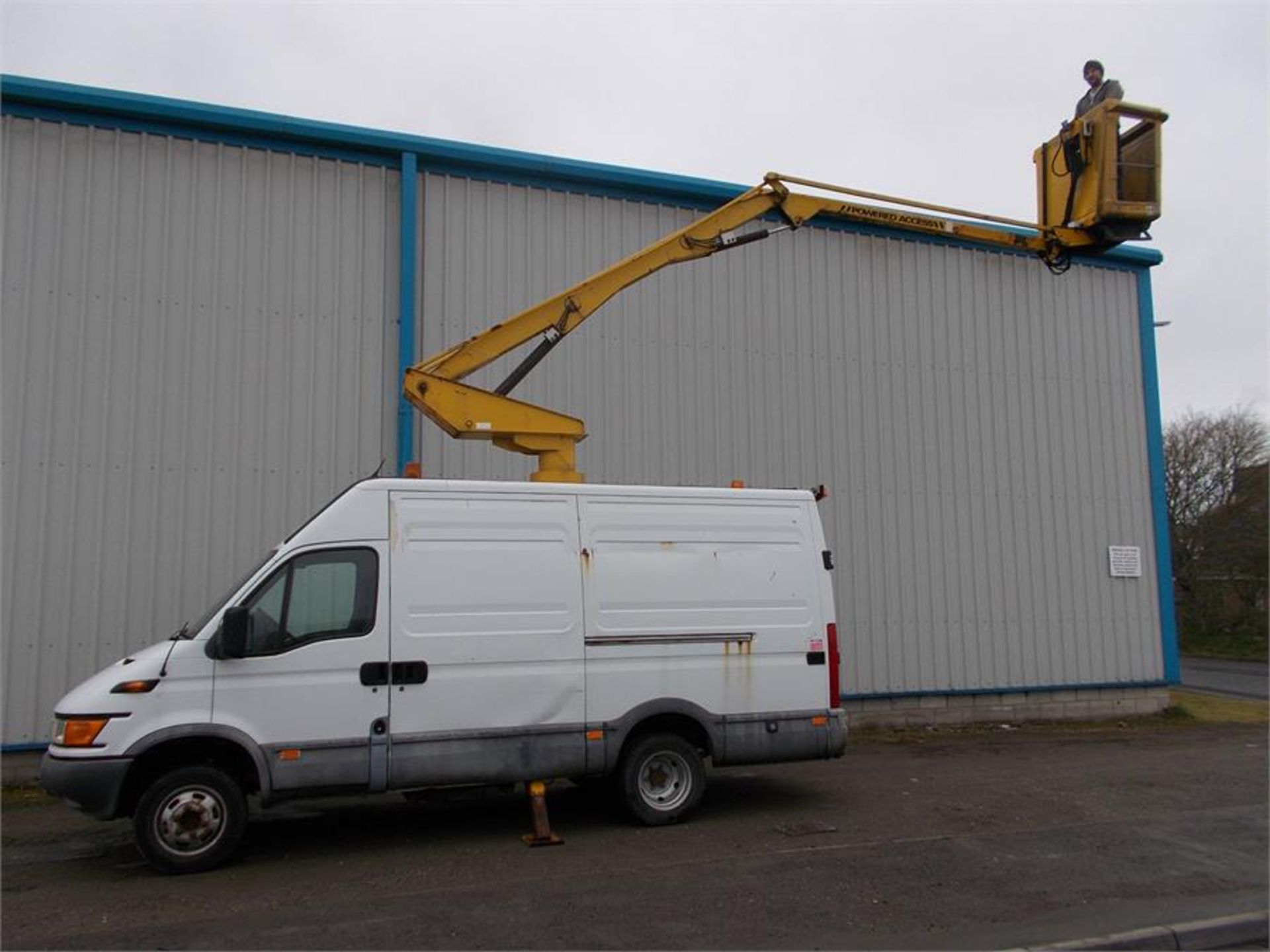 Iveco cherry picker diesel access platform scissor lift 12.5m van mount - Image 7 of 9