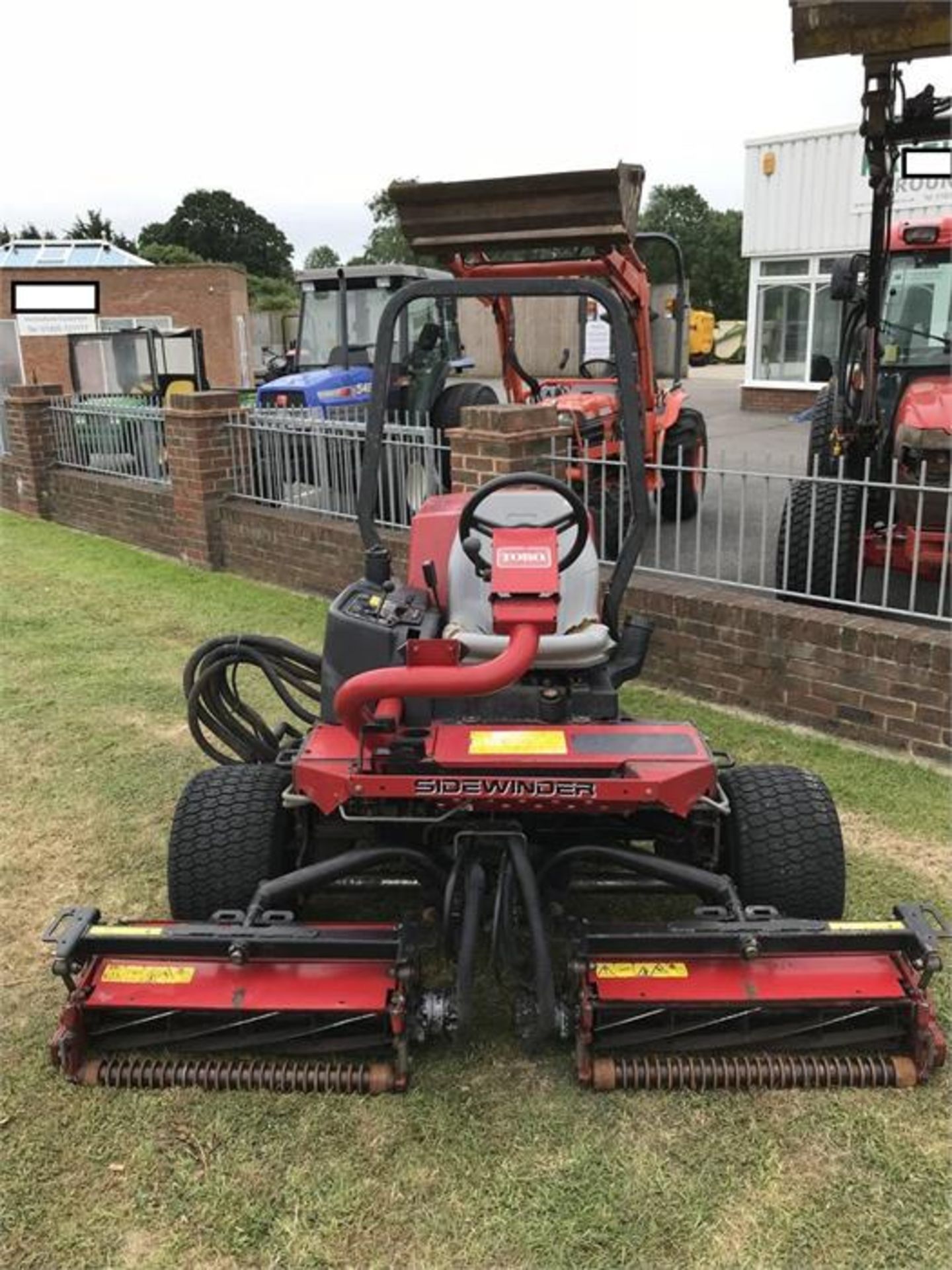 Toro Reelmaster 3100-D Sidewinder triple mower - Image 2 of 7