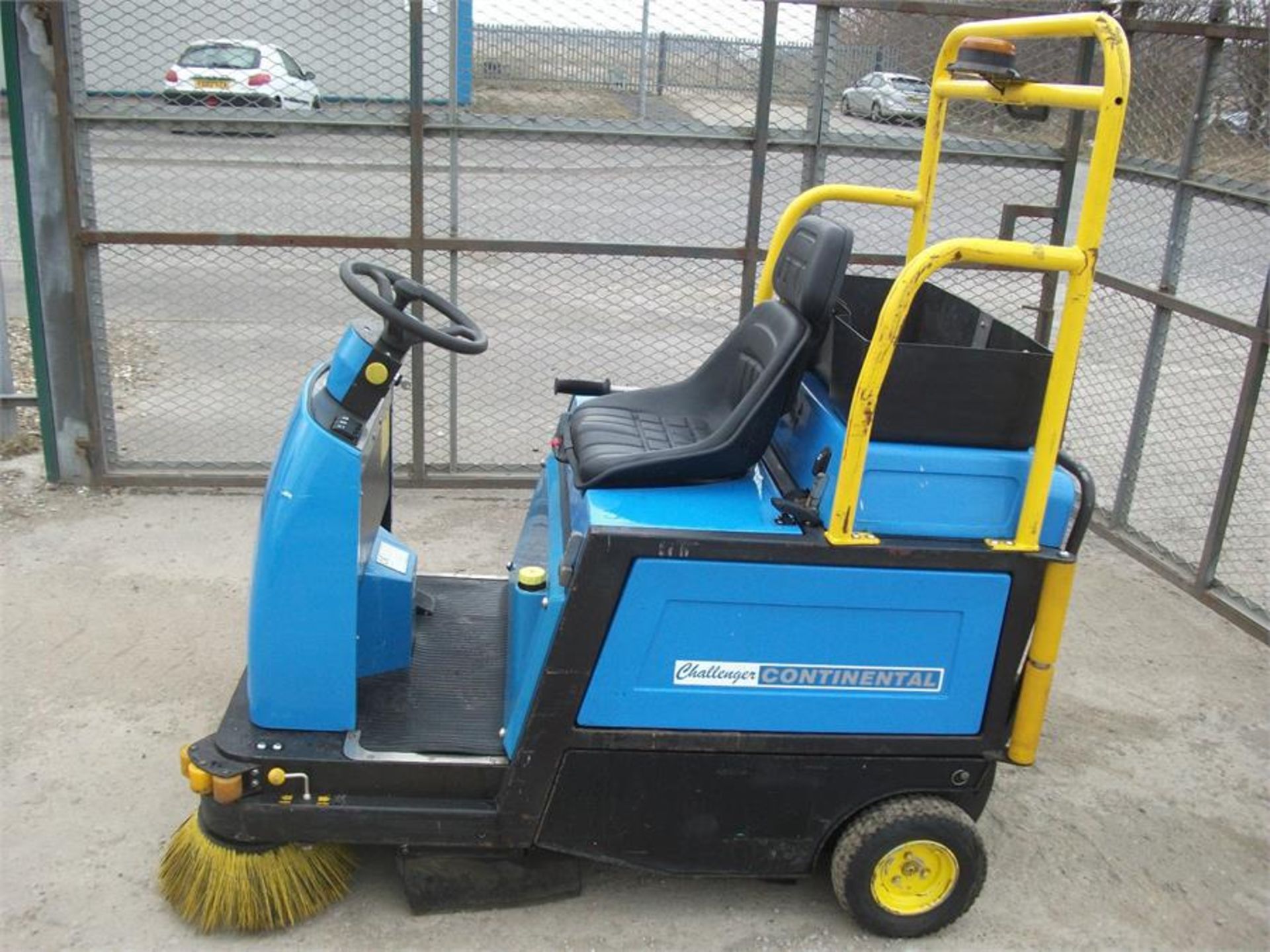 Challenger Continental 1200LM Battery Sweeper Cleaner Brush