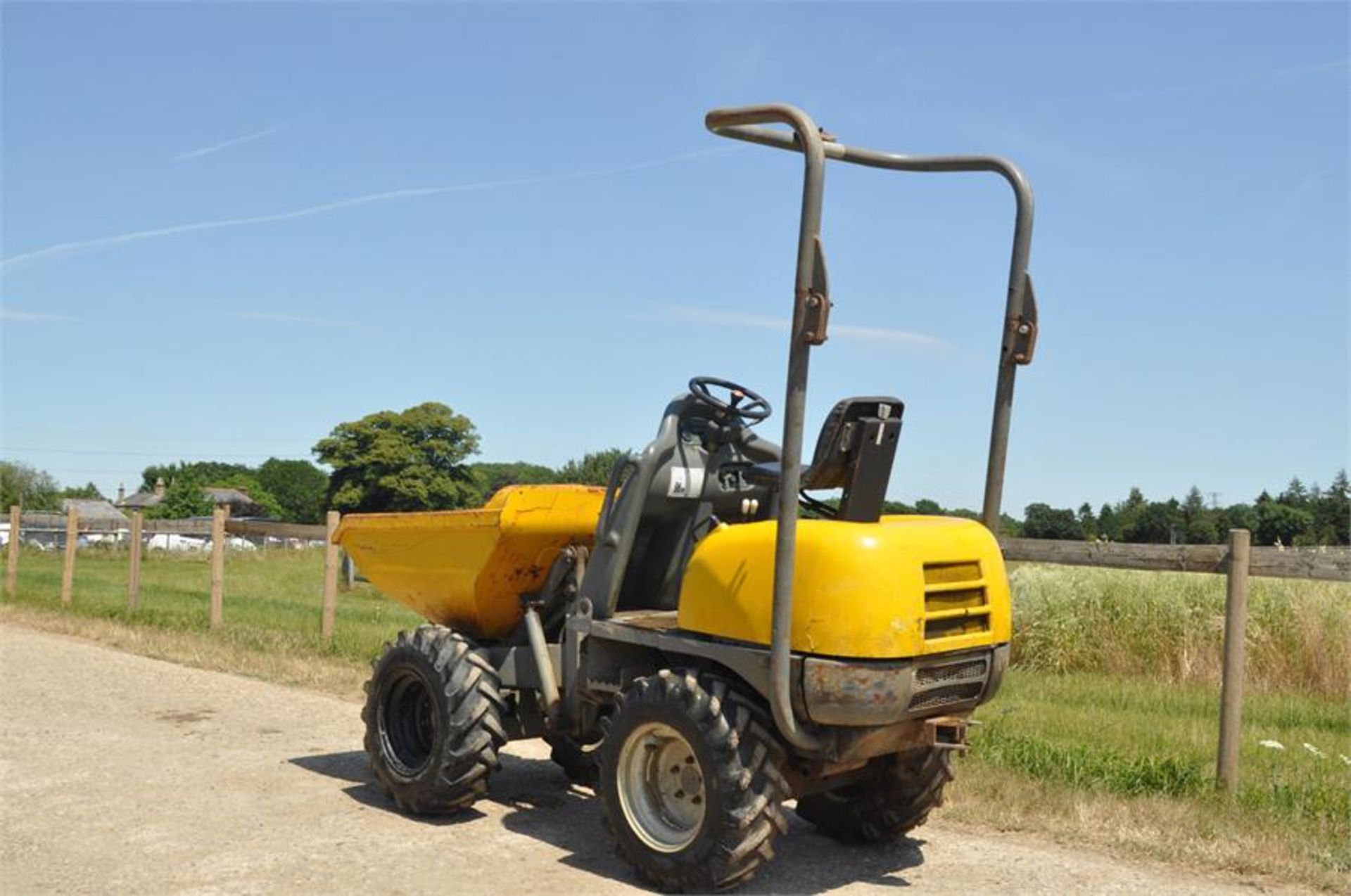 LIFTON NEUSON 850 year 2002 850 kg HIGH TIP DUMPER Yanmar Diesel - Image 9 of 11