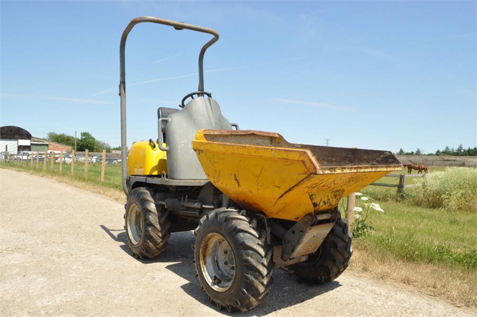 LIFTON NEUSON 850 year 2002 850 kg HIGH TIP DUMPER Yanmar Diesel