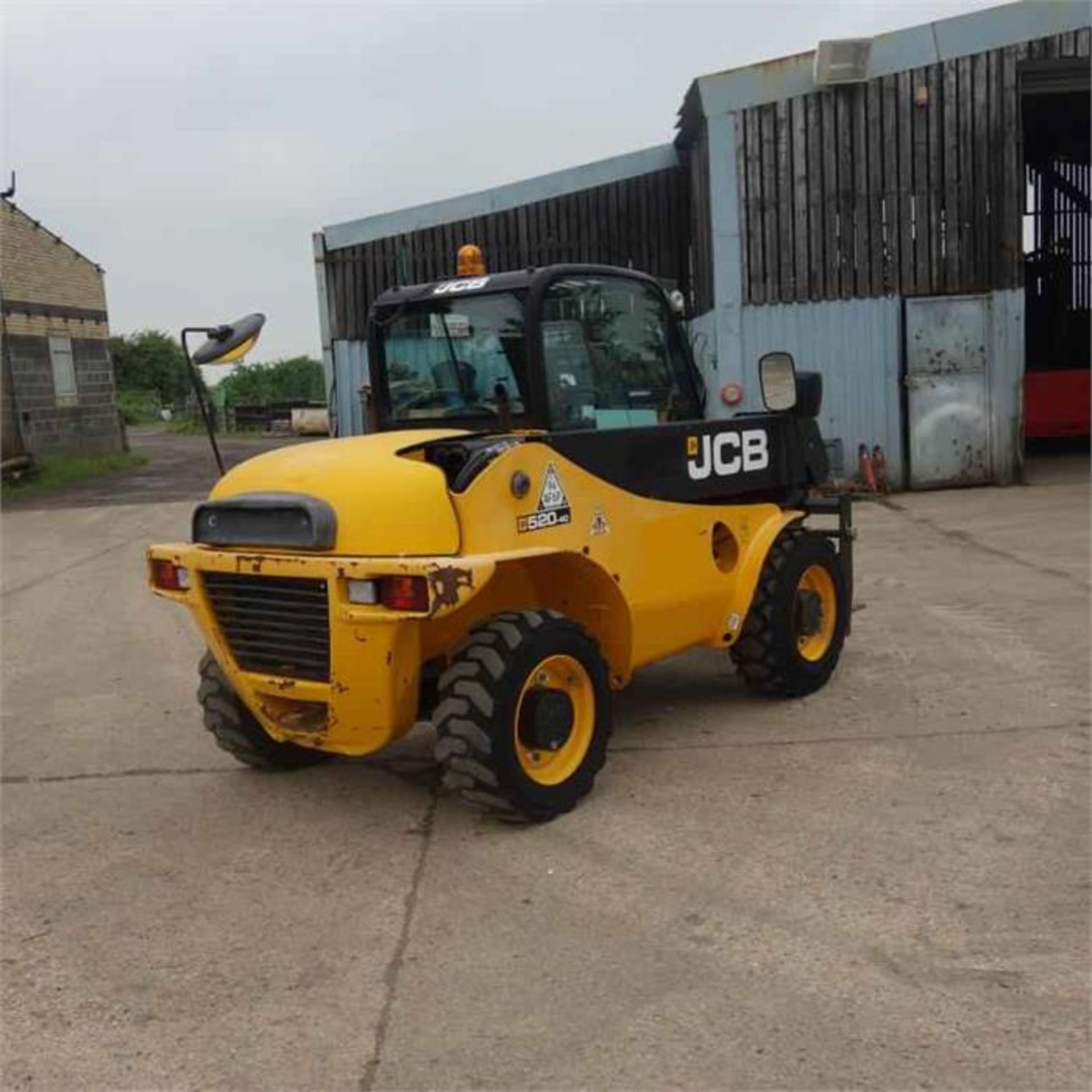 JCB 520-40 Telehandler (2012) - Image 3 of 11