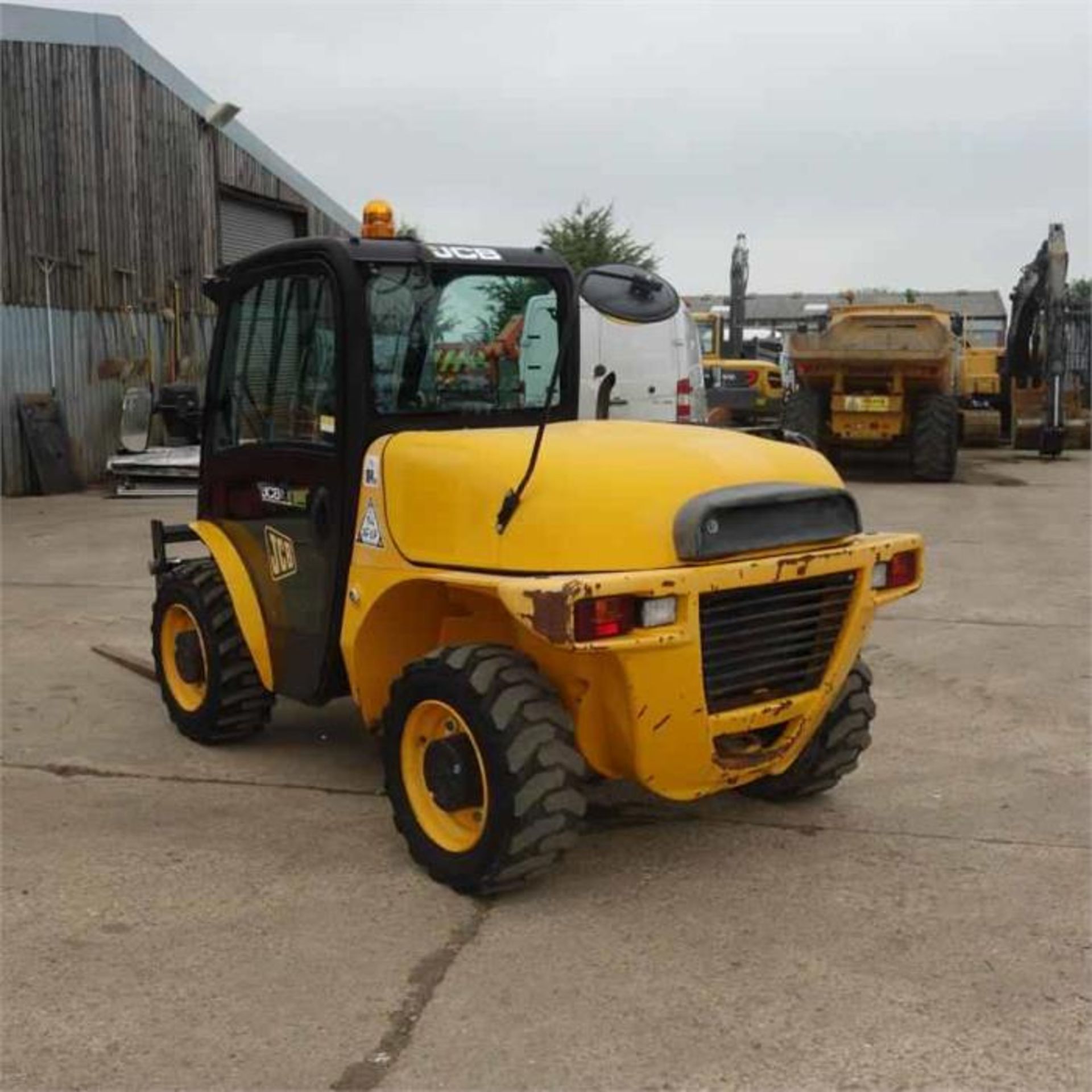 JCB 520-40 Telehandler (2012) - Image 4 of 11