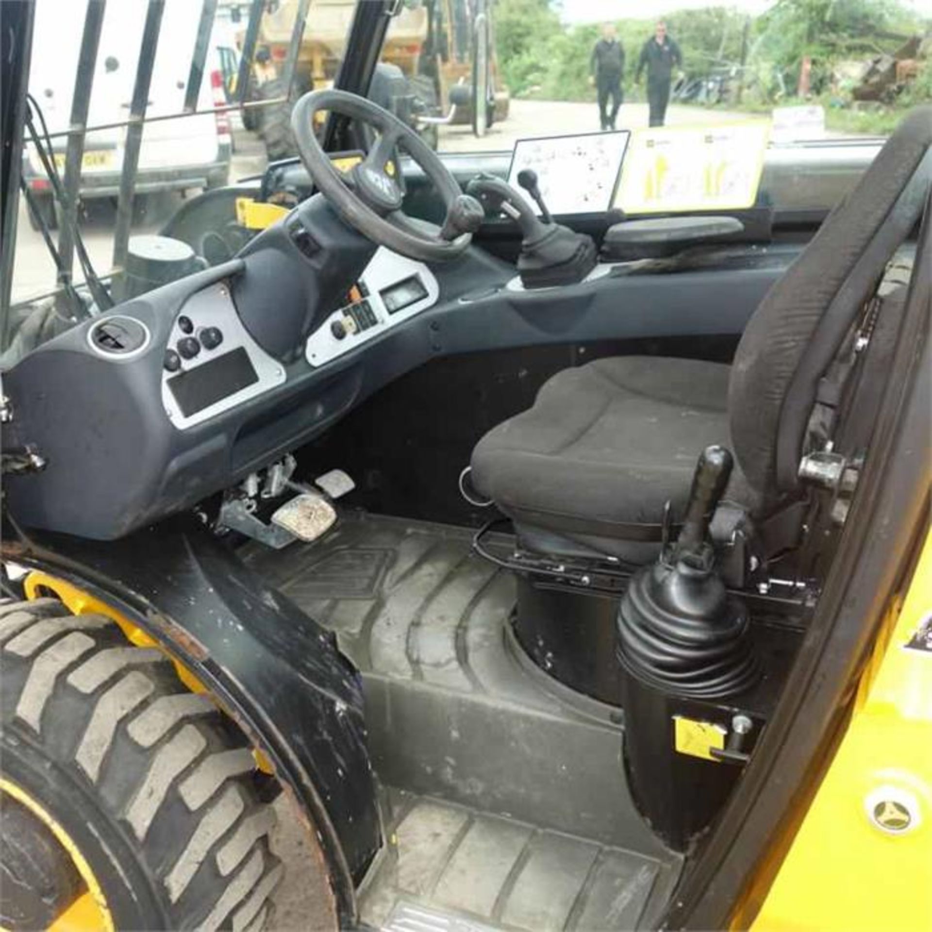 JCB 520-40 Telehandler (2012) - Image 9 of 11