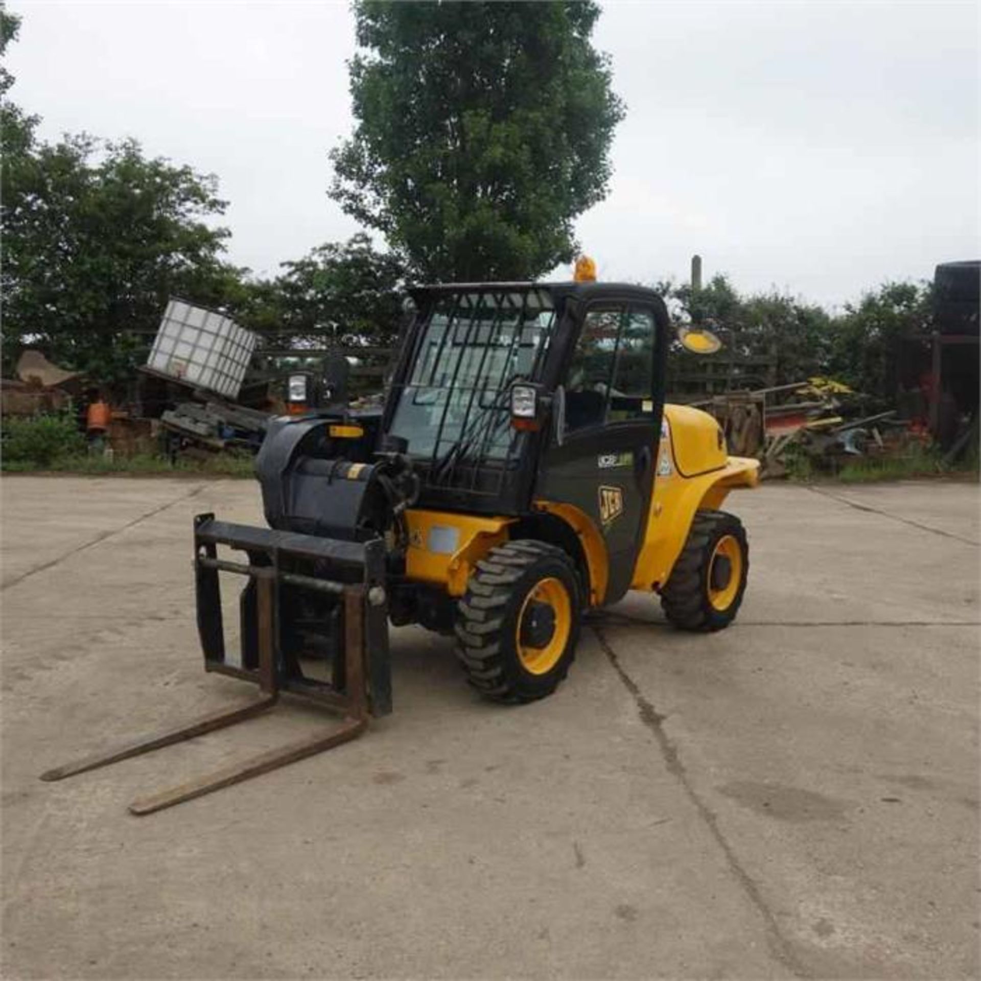 JCB 520-40 Telehandler (2012) - Image 7 of 11