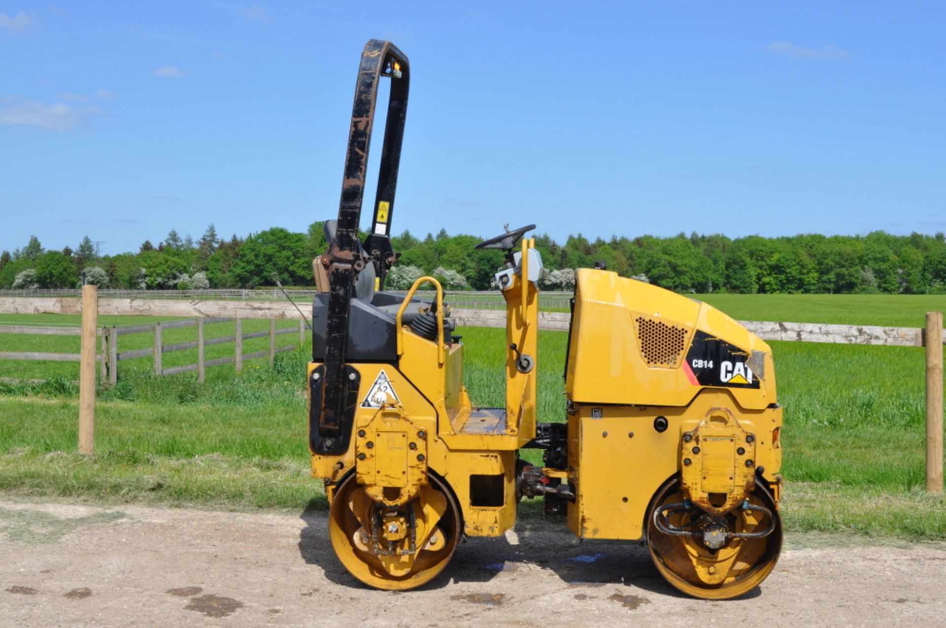 CATERPILLAR CB14 Roller - Image 2 of 10