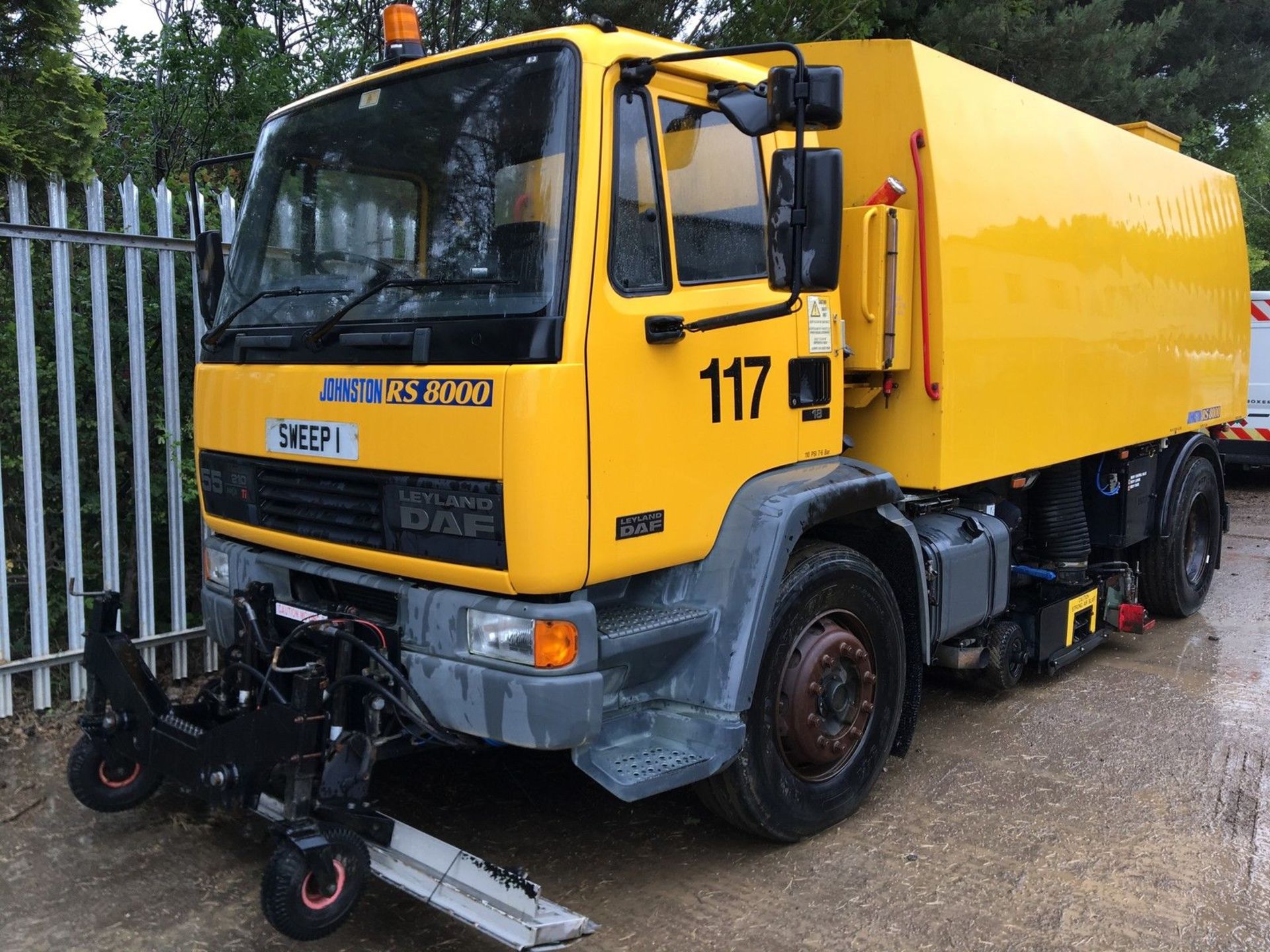 Leyland Daf Johnston RS8000 Sweeper - Image 3 of 10