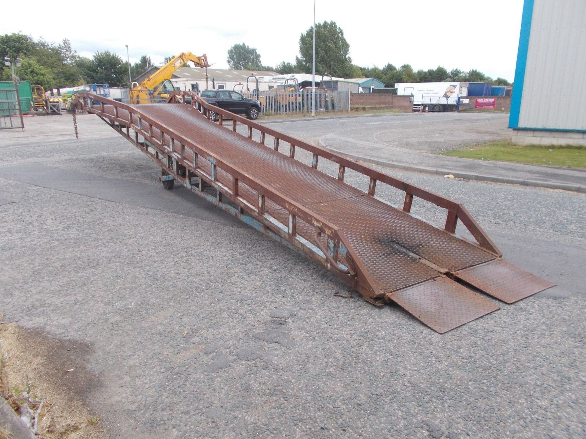 Container loading ramp - Image 5 of 10