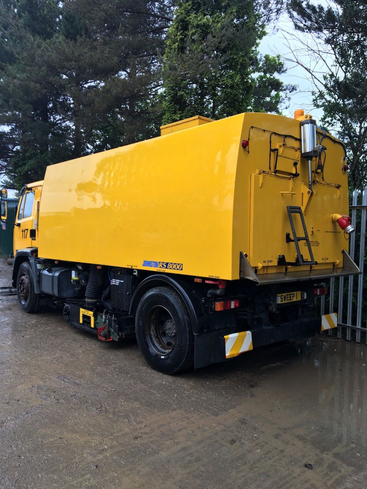 Leyland Daf Johnston RS8000 Sweeper - Image 5 of 10