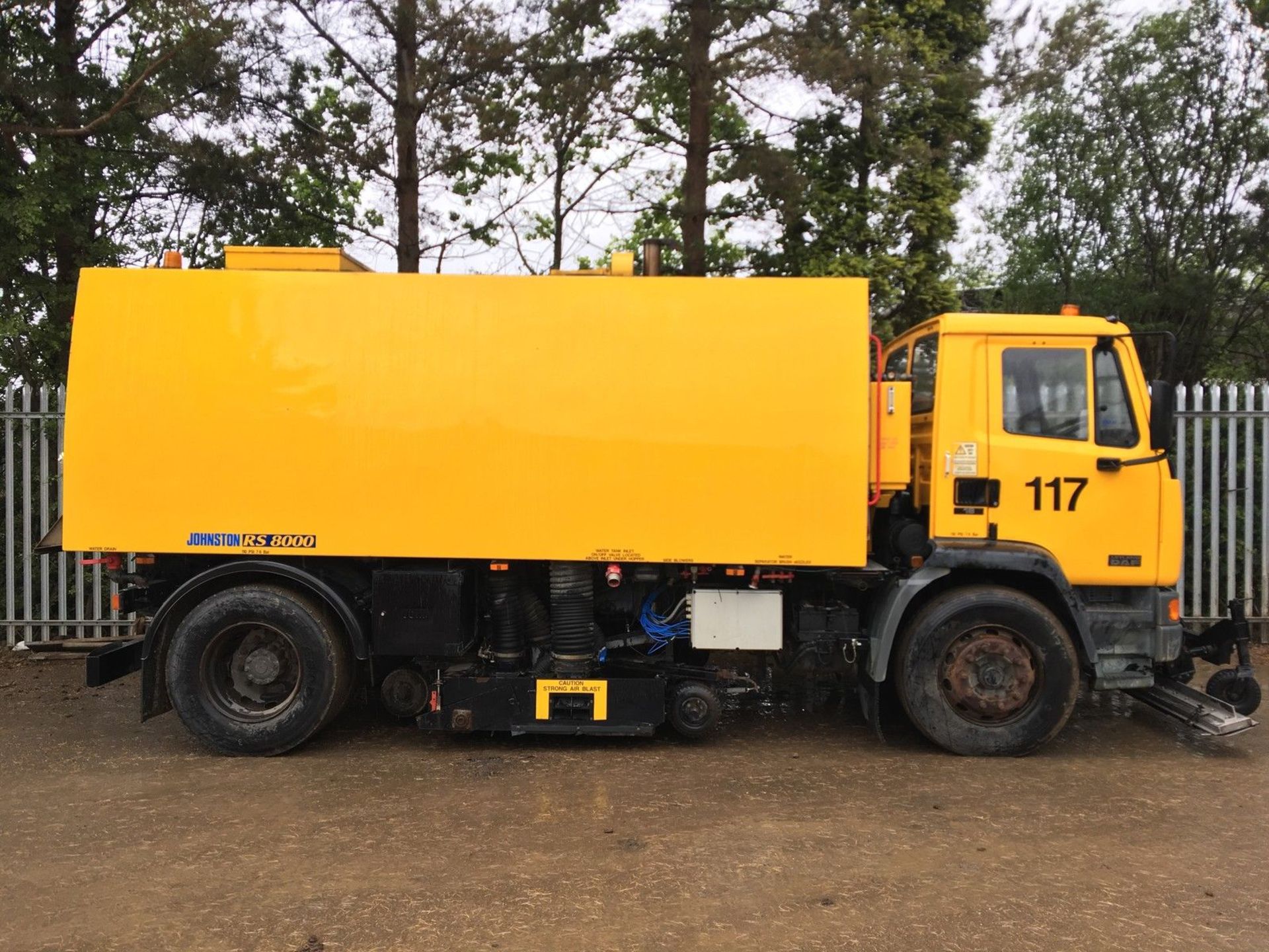 Leyland Daf Johnston RS8000 Sweeper - Image 2 of 10