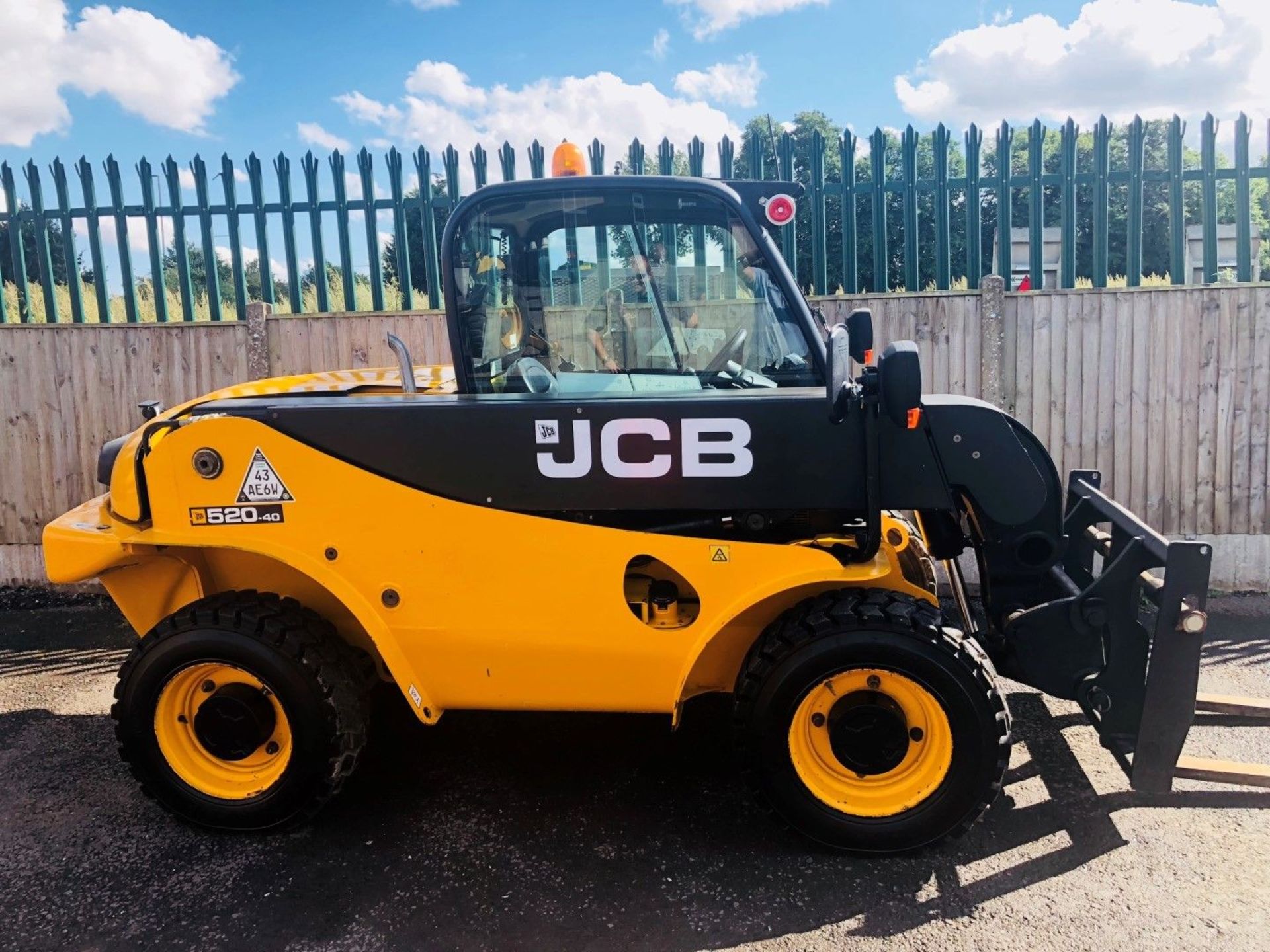 JCB 520-40 Telehandler 2011 - Image 2 of 12