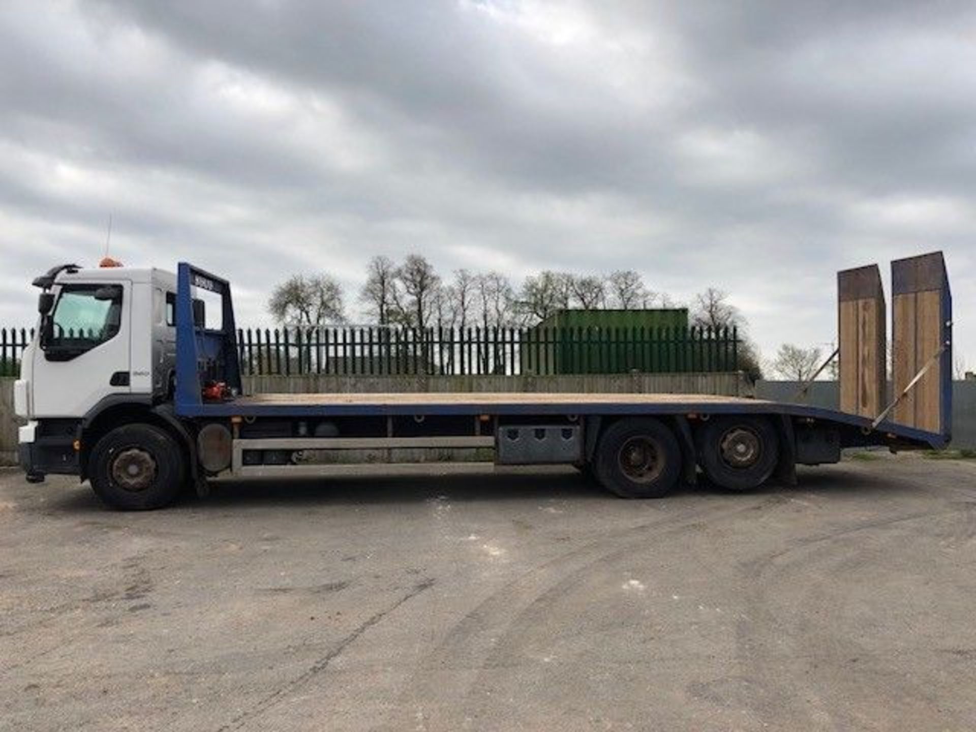 Volvo FE 320 Flatbed Beavertail Lorry with winch 2008