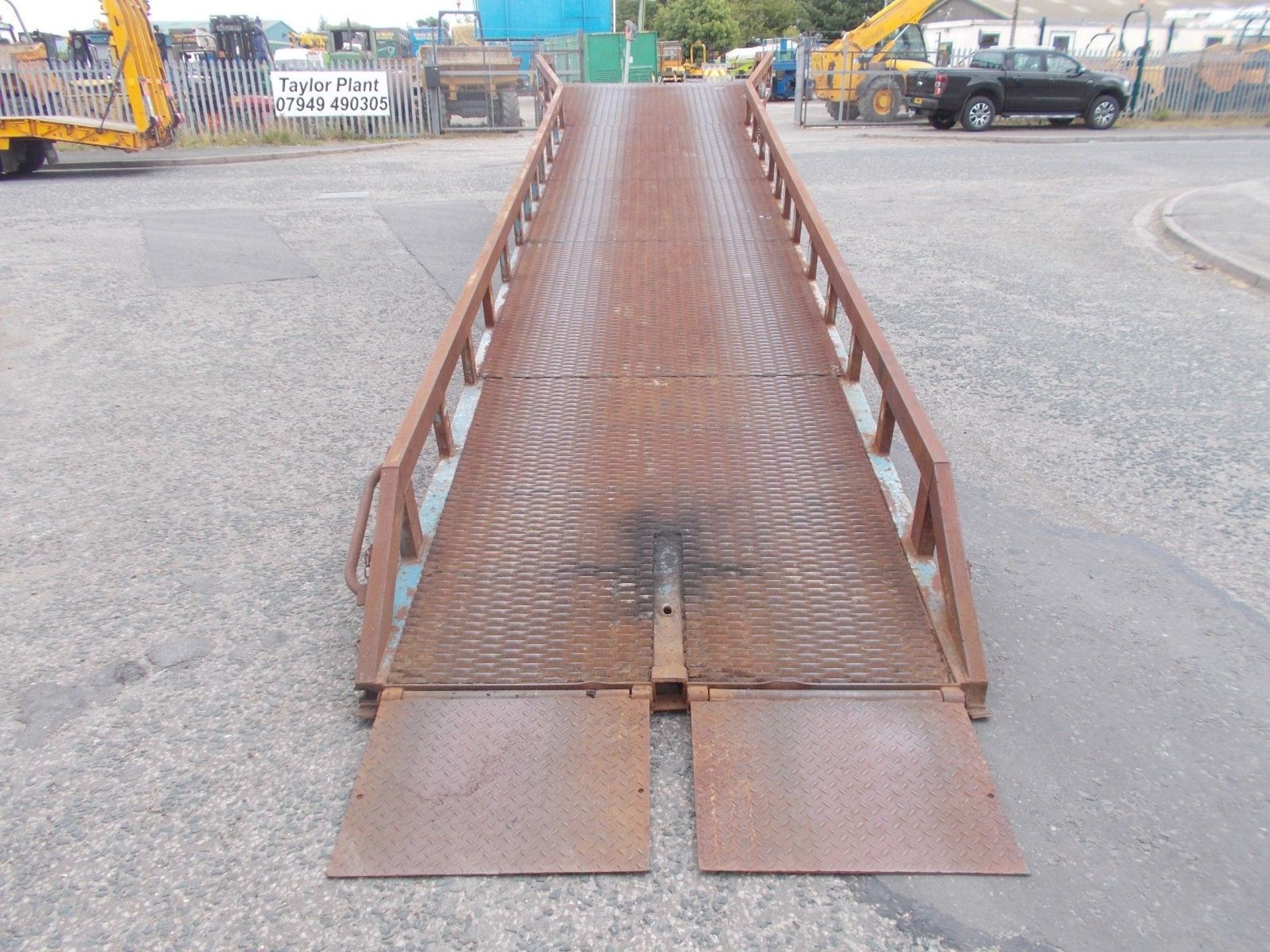 Container loading ramp - Image 3 of 10