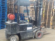 CLARK 2 TON GAS FORKLIFT