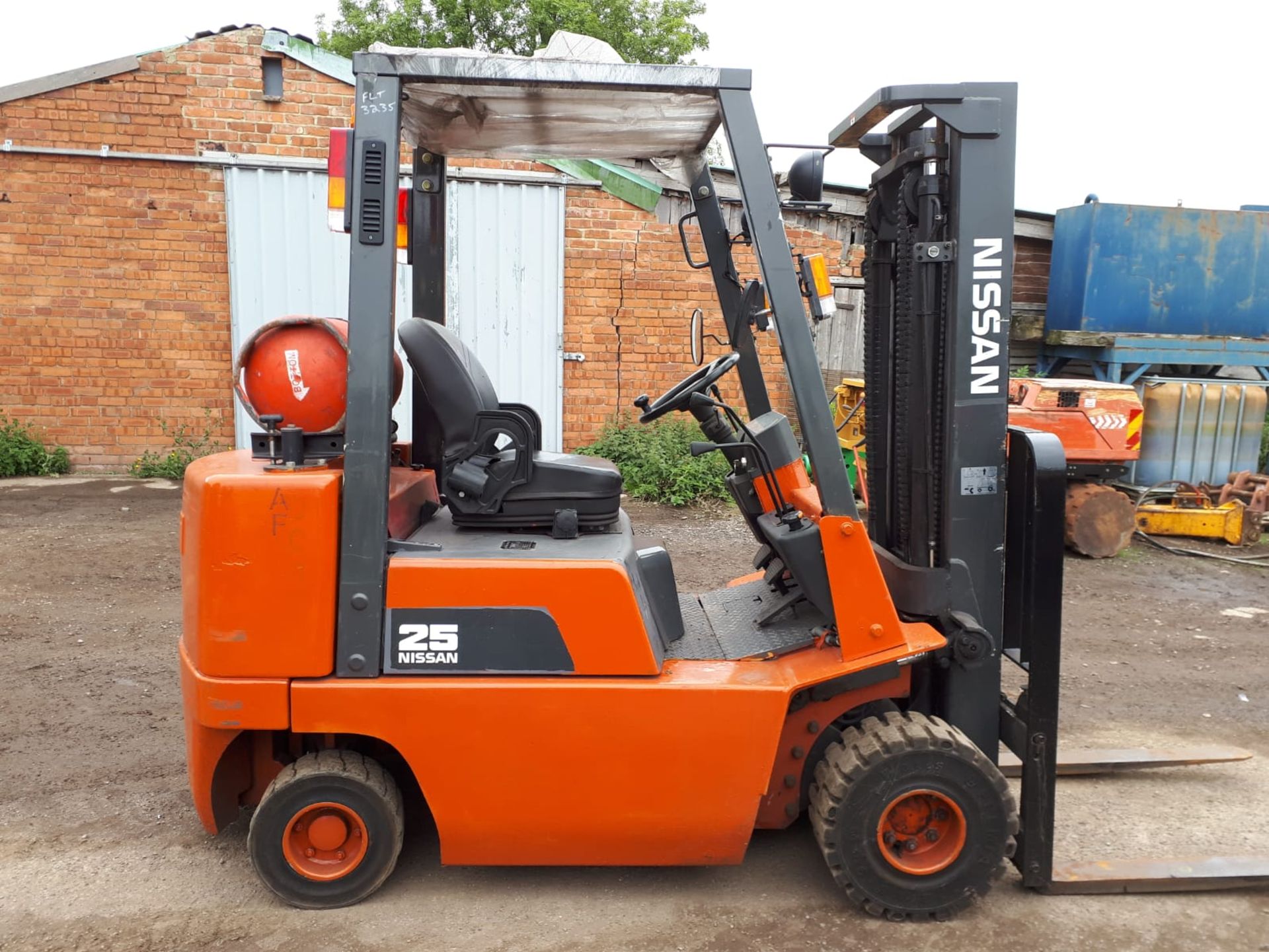 Nissan LPG Forklift Duplex Clear View Mast Low Hours - Image 2 of 8