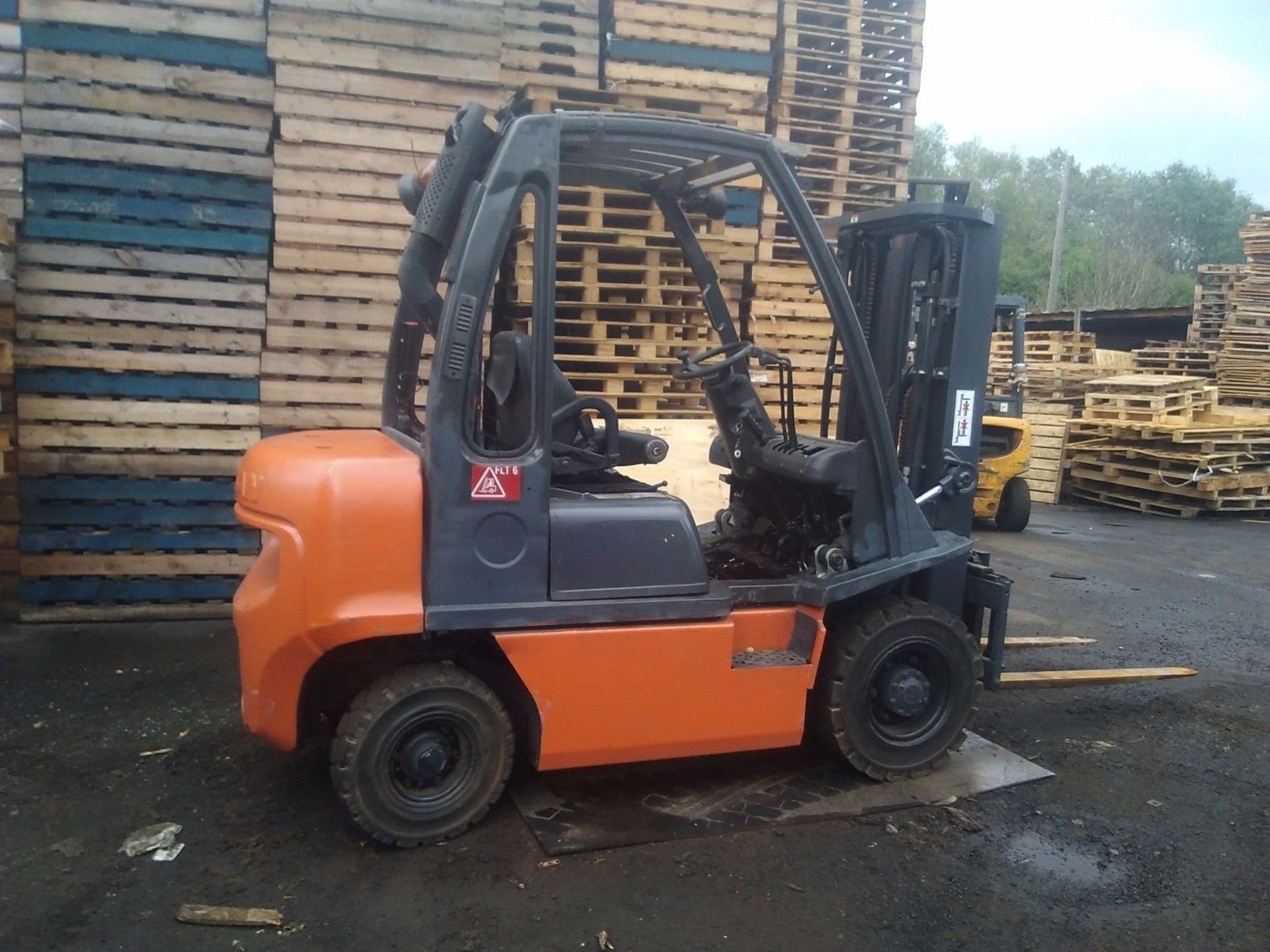 Nissan. 2.5 TON DIESEL Forklift 2009