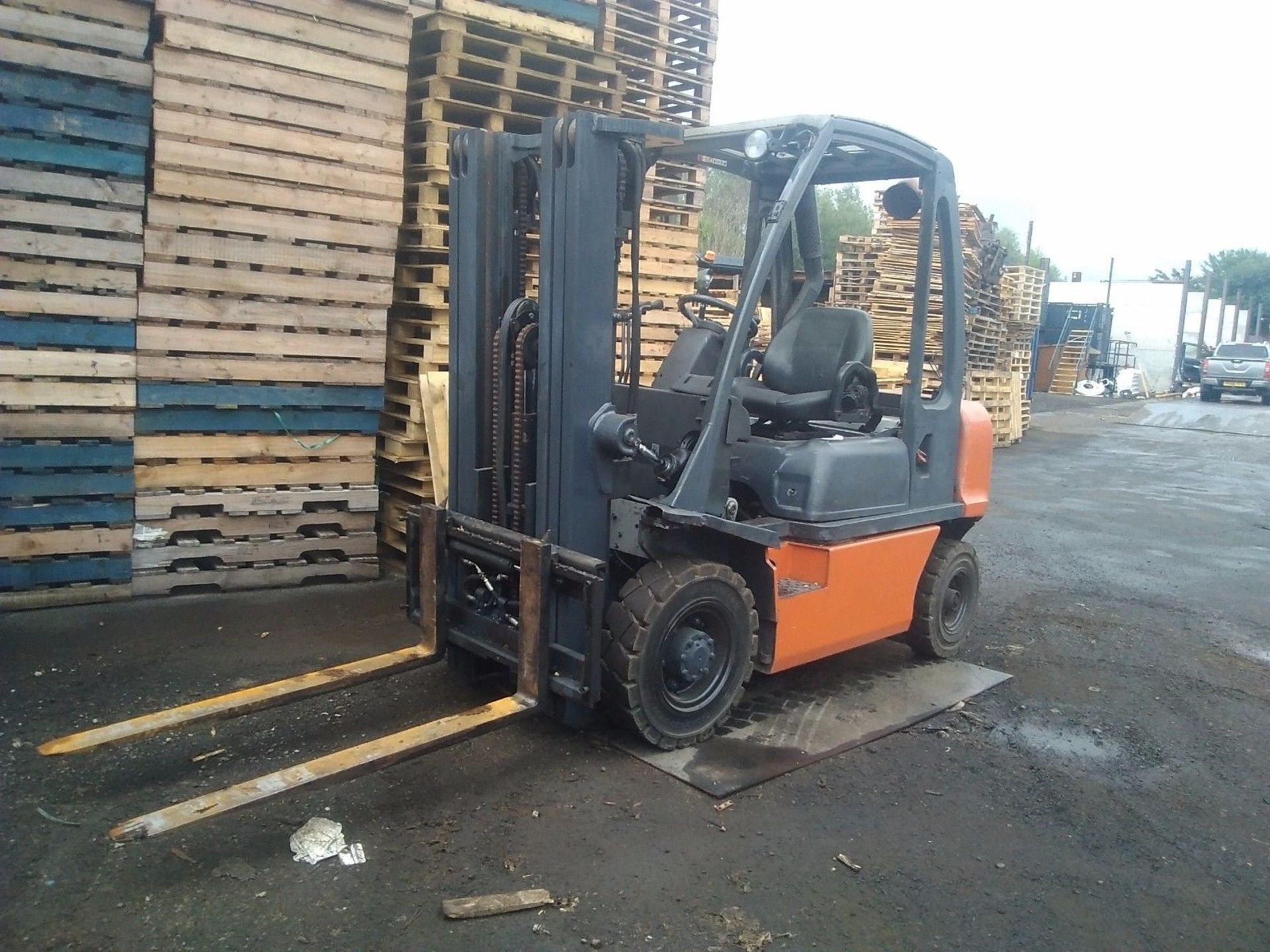 Nissan. 2.5 TON DIESEL Forklift 2009 - Image 3 of 7