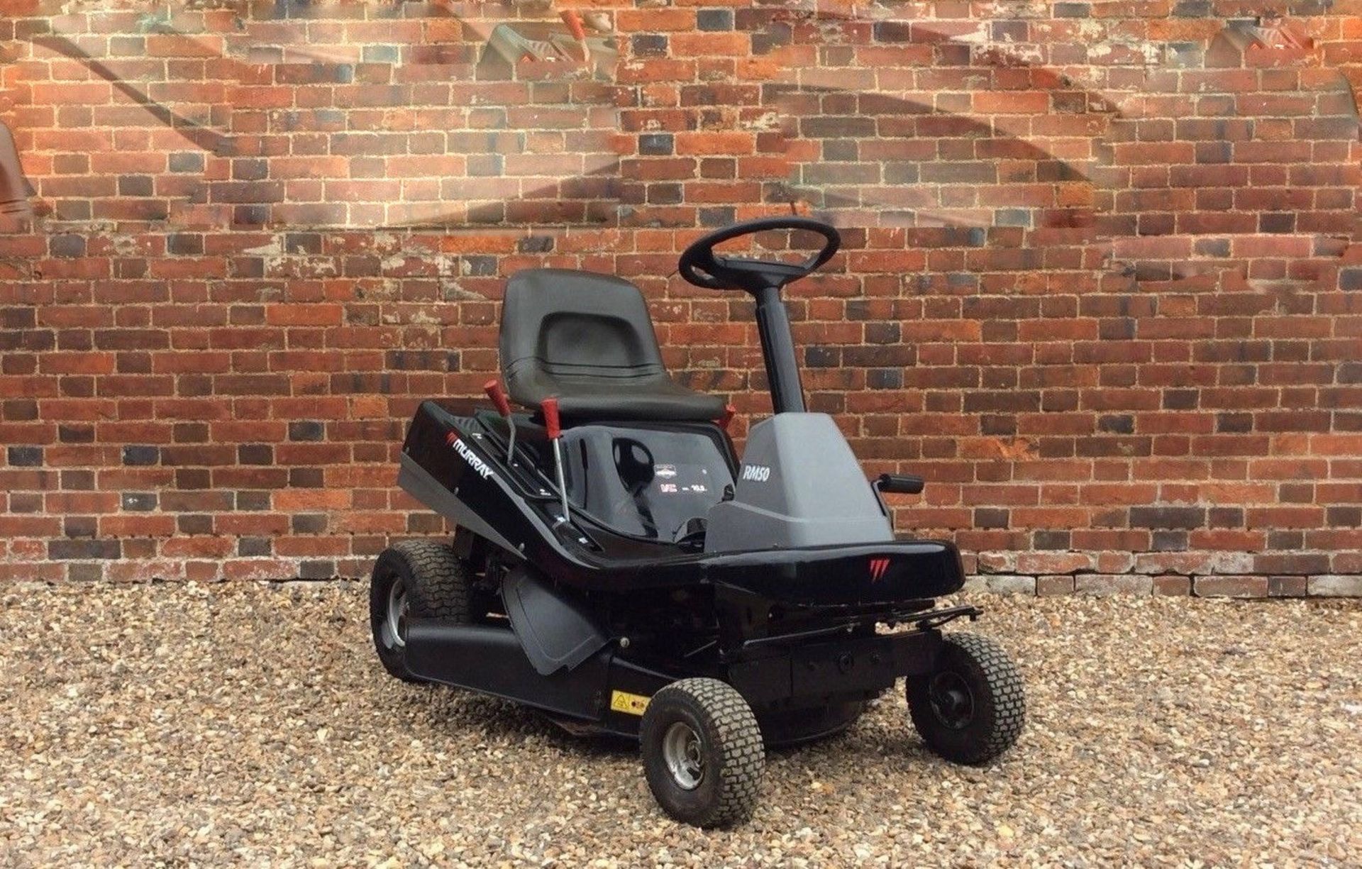 Murray RM50 Ride On Mower Sit On Lawn Tractor Compact 30 Inch 10.5 HP - Image 3 of 9