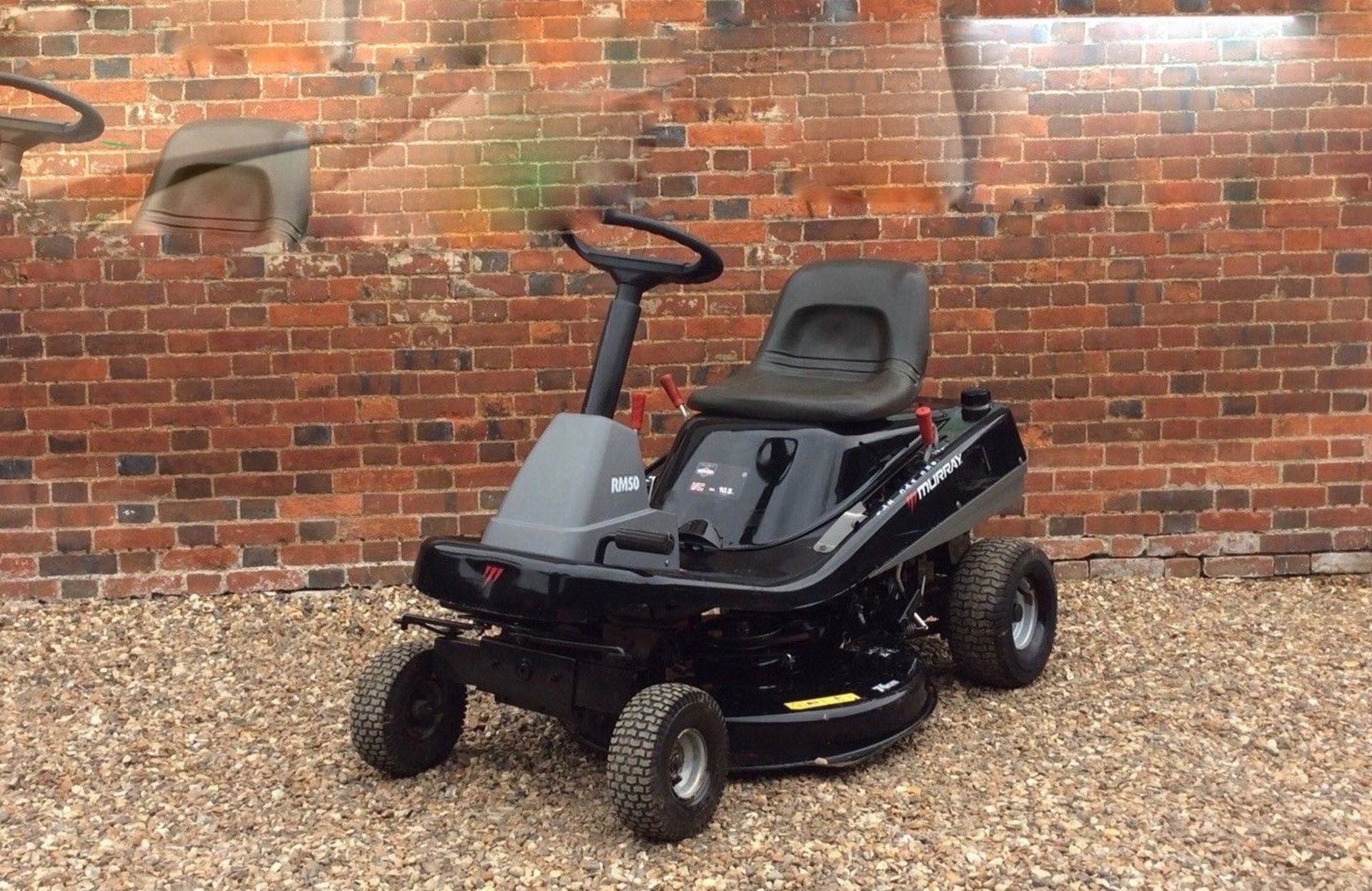 Murray RM50 Ride On Mower Sit On Lawn Tractor Compact 30 Inch 10.5 HP - Image 4 of 9