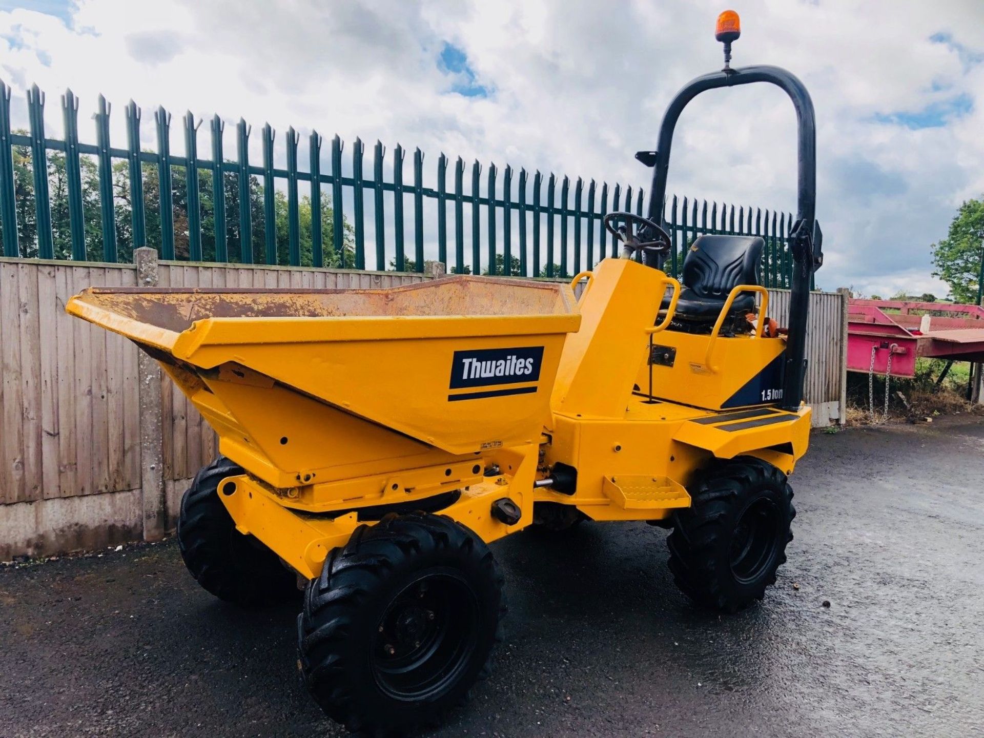 Terex 1.5T High Tip Swivel Dumper - Image 5 of 12