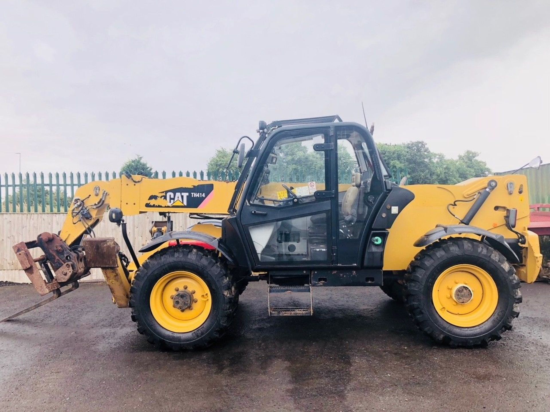 CAT TH414 Telehandler